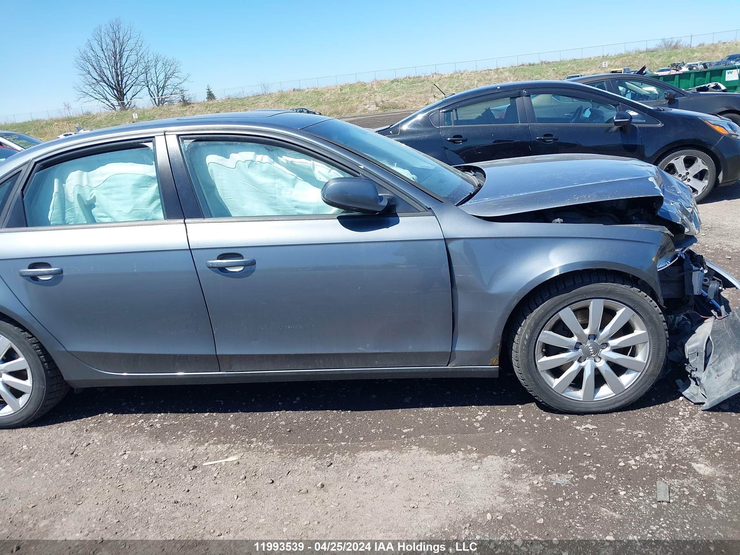 Photo 12 VIN: WAUBFCFL3DN044106 - AUDI A4 