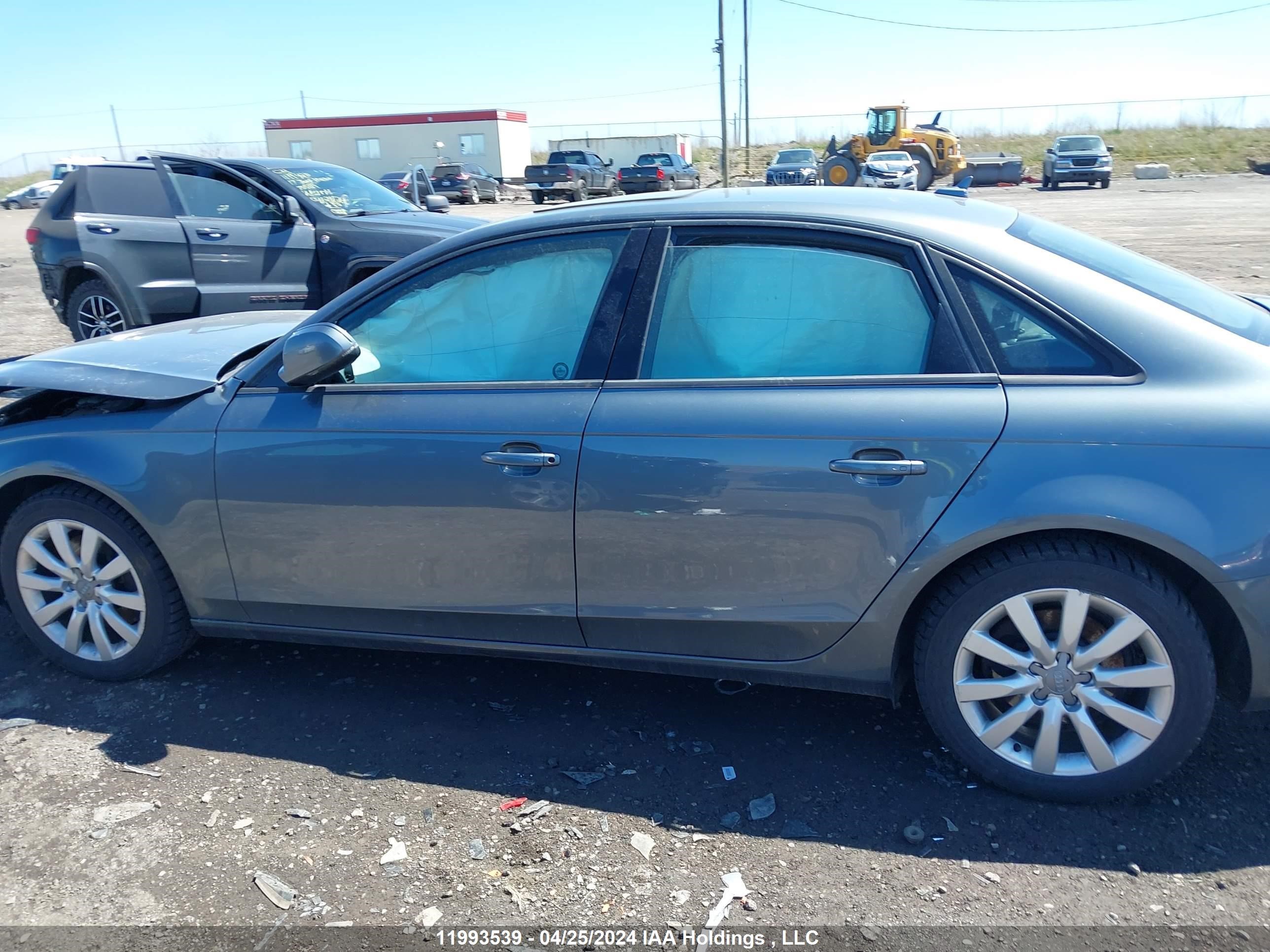 Photo 13 VIN: WAUBFCFL3DN044106 - AUDI A4 