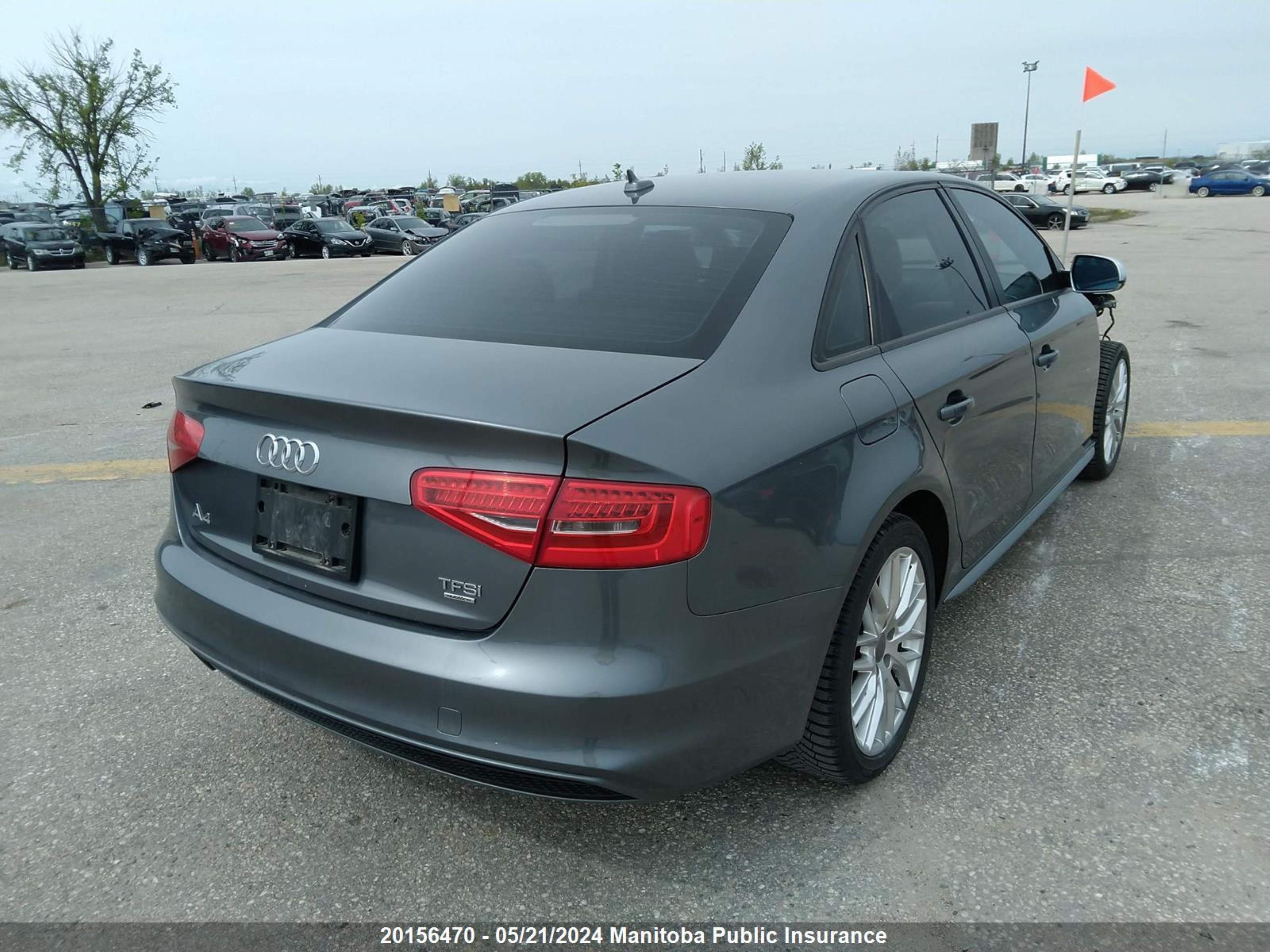 Photo 3 VIN: WAUBFCFL8FN023528 - AUDI A4 