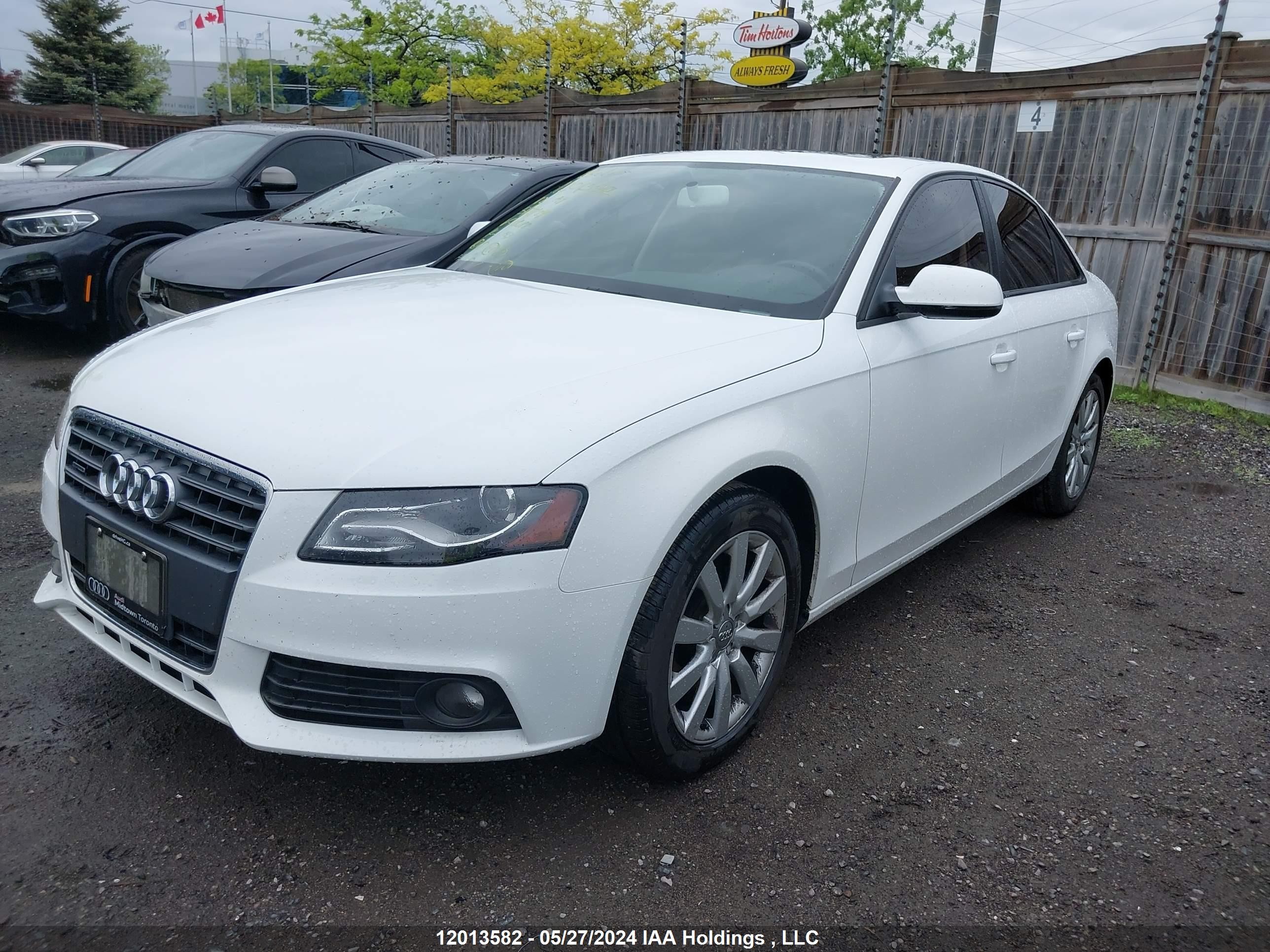 Photo 1 VIN: WAUBFCFLXCA118188 - AUDI A4 