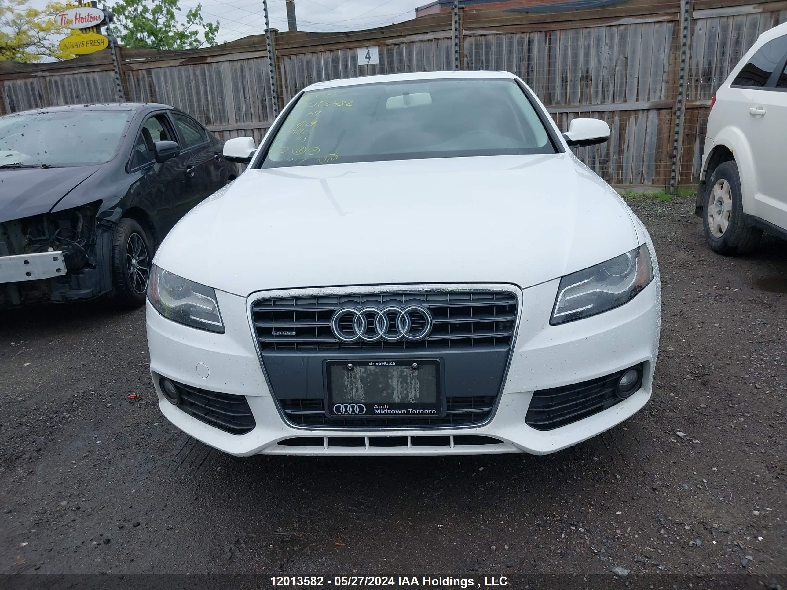 Photo 11 VIN: WAUBFCFLXCA118188 - AUDI A4 