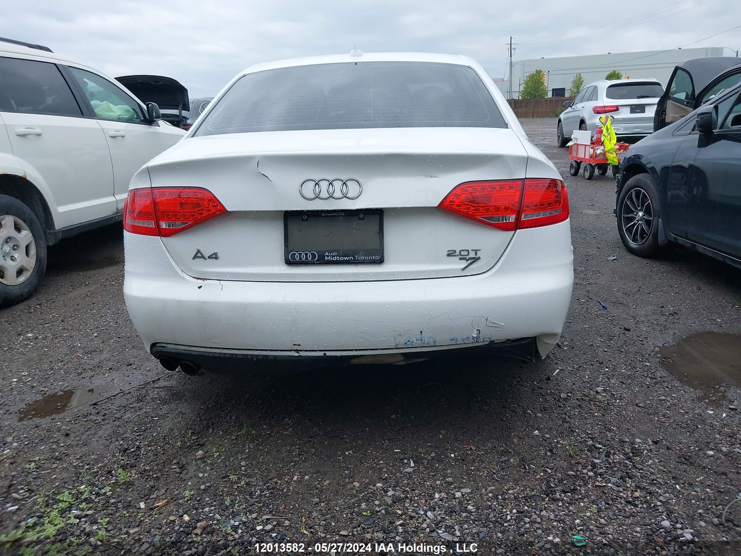 Photo 15 VIN: WAUBFCFLXCA118188 - AUDI A4 