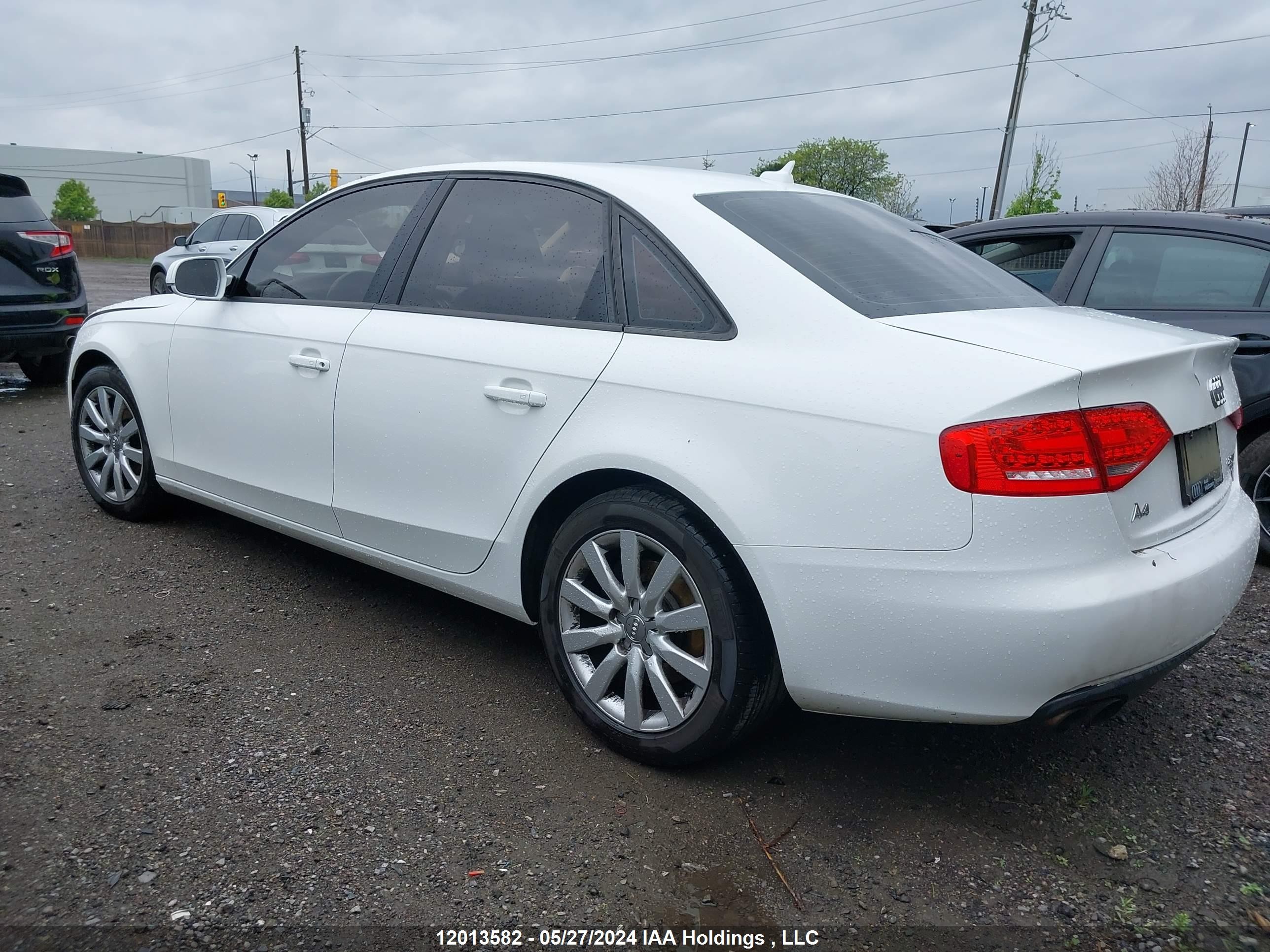 Photo 2 VIN: WAUBFCFLXCA118188 - AUDI A4 