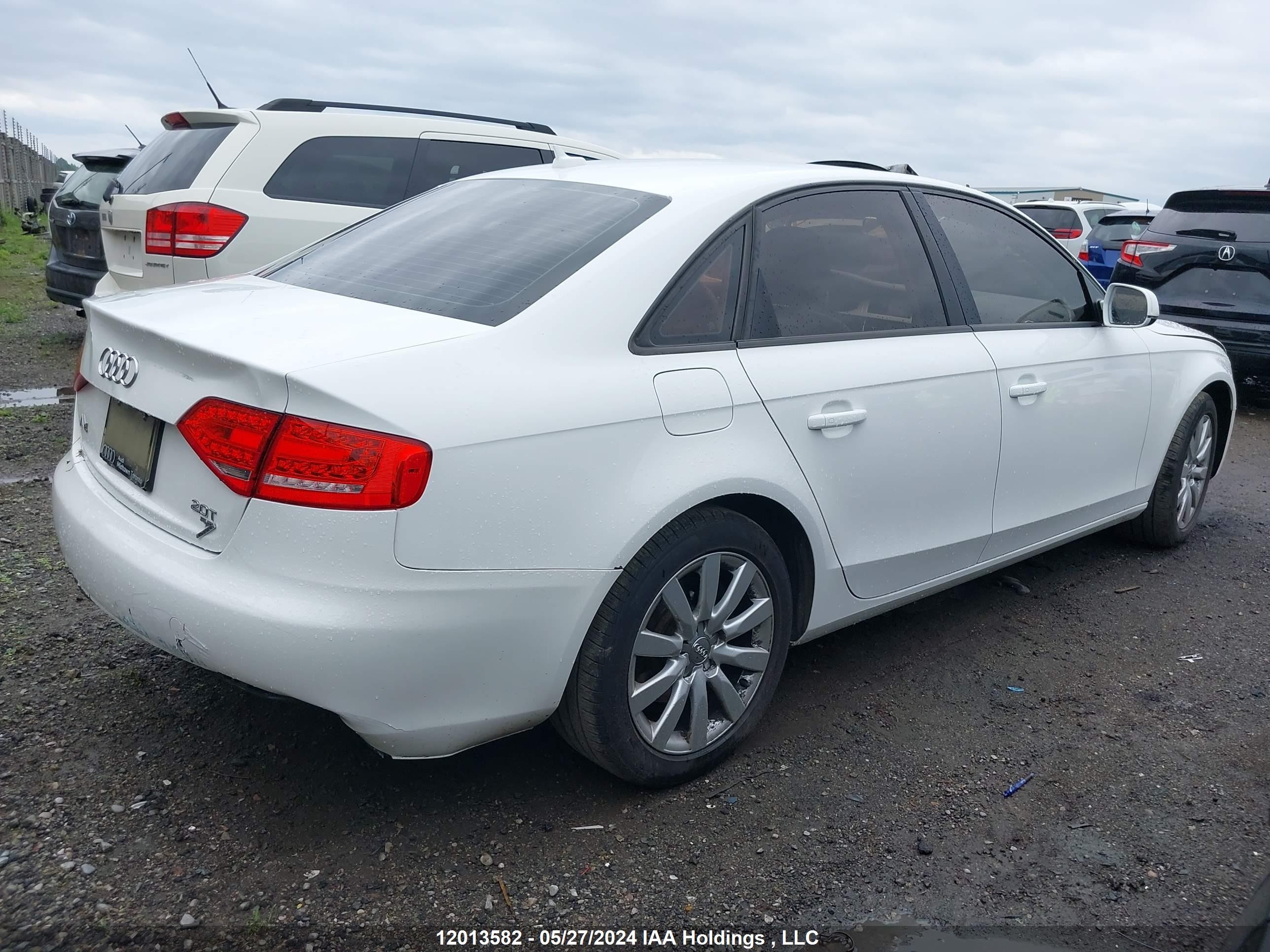 Photo 3 VIN: WAUBFCFLXCA118188 - AUDI A4 