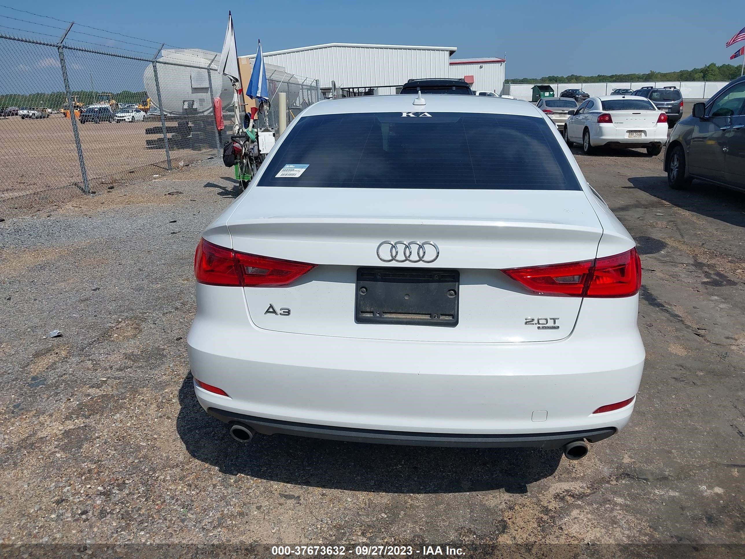 Photo 15 VIN: WAUBFGFF2F1043332 - AUDI S3 