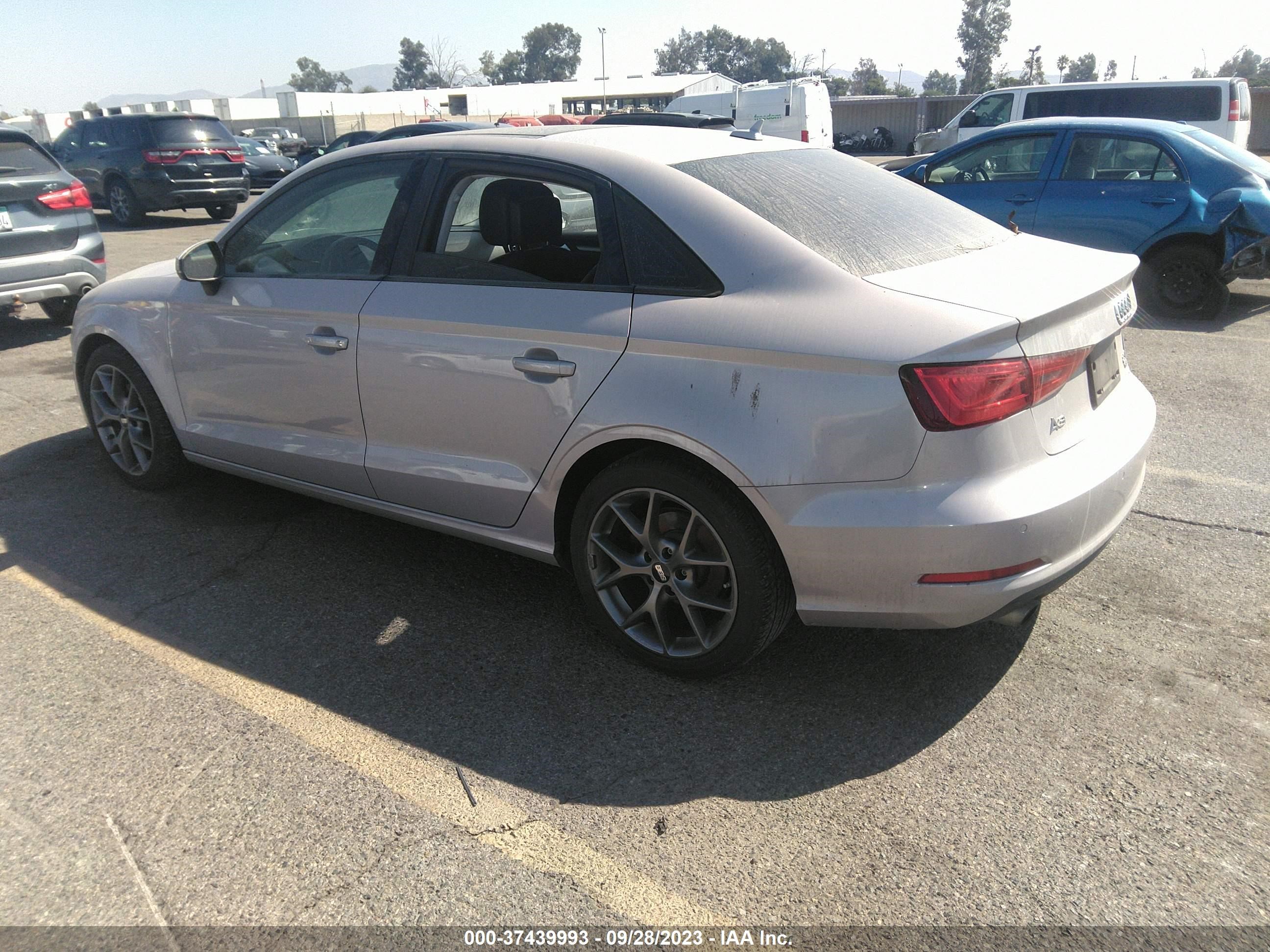 Photo 2 VIN: WAUBFGFF3F1094080 - AUDI S3 