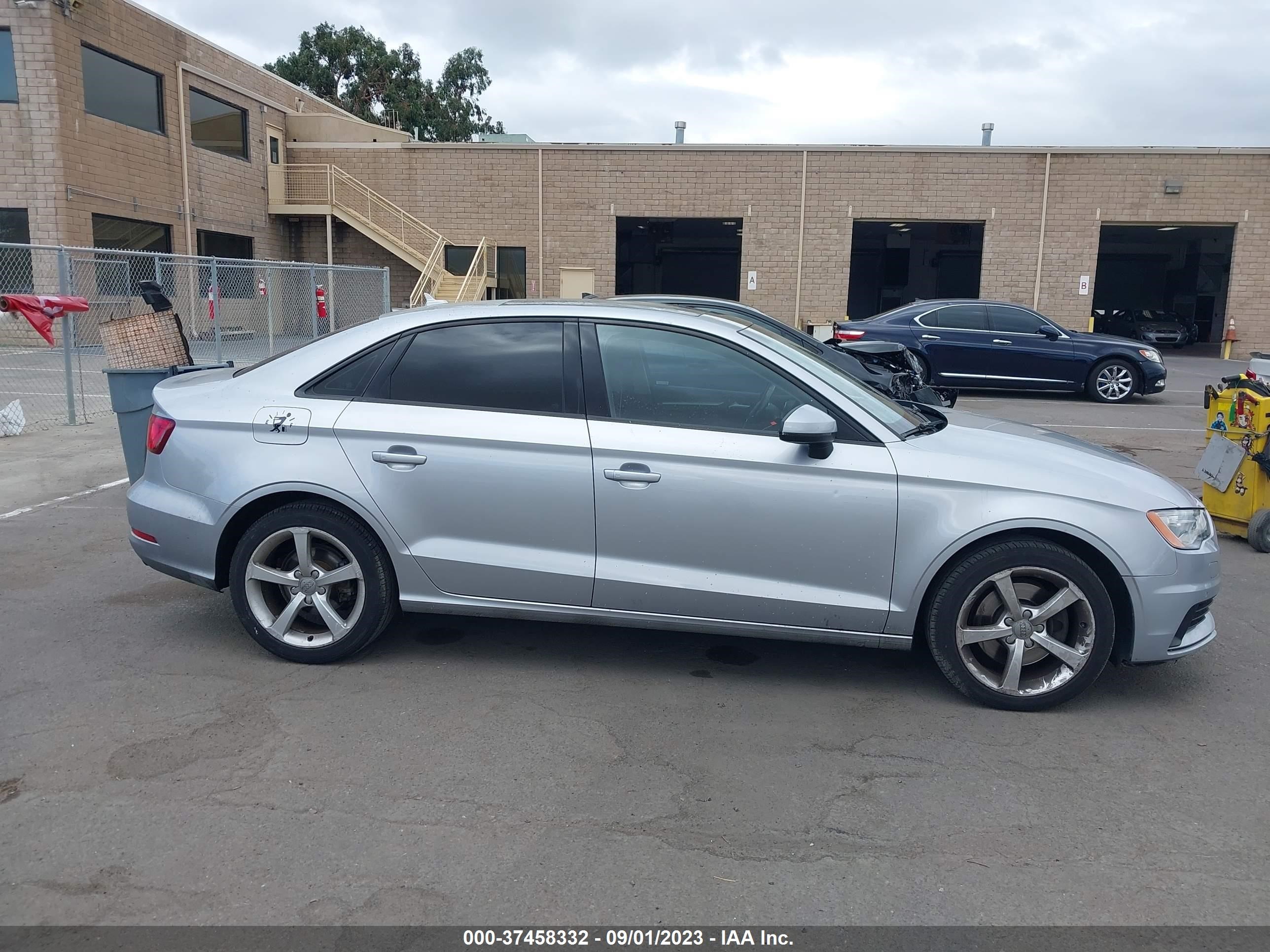 Photo 12 VIN: WAUBFGFF8F1115070 - AUDI S3 