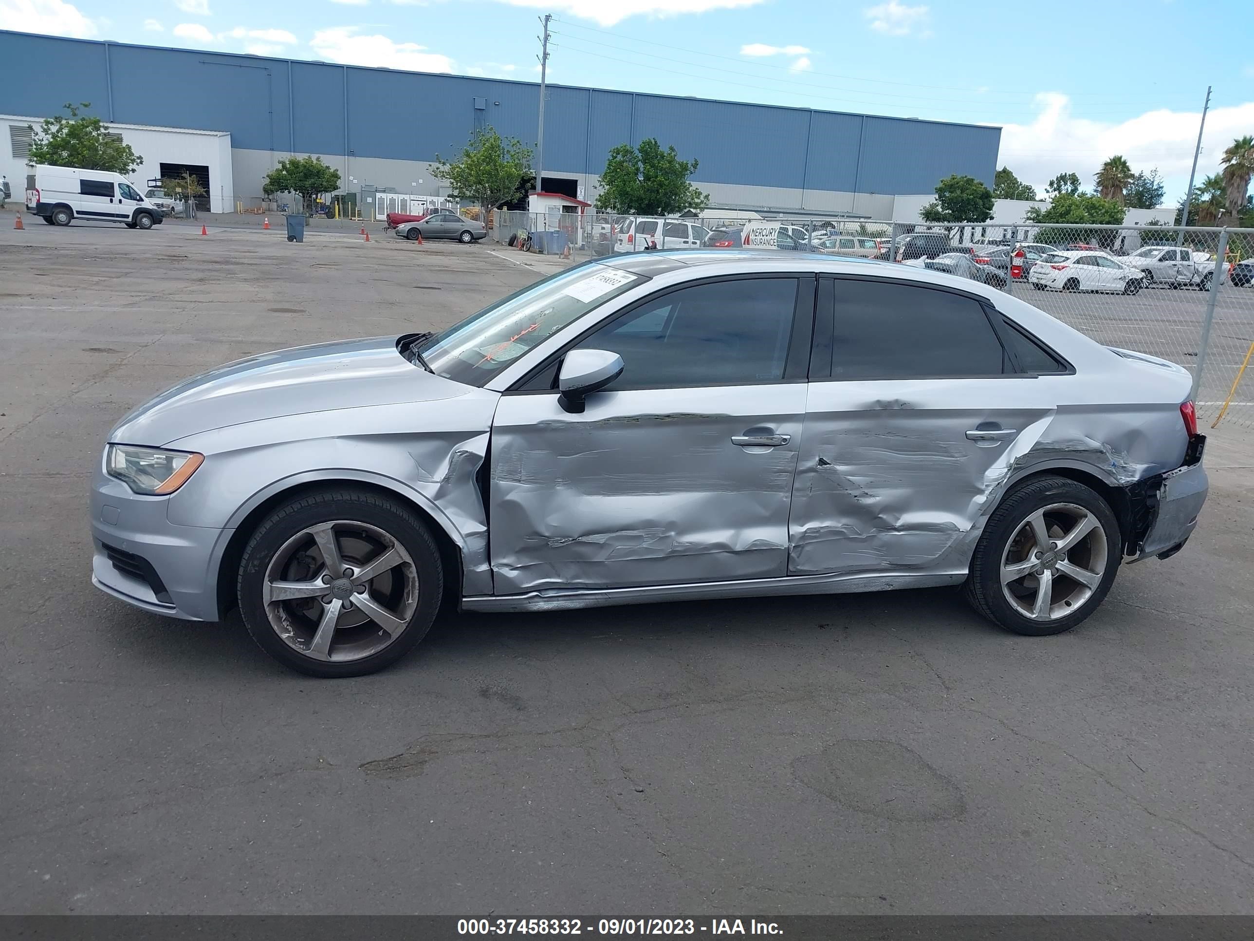 Photo 13 VIN: WAUBFGFF8F1115070 - AUDI S3 