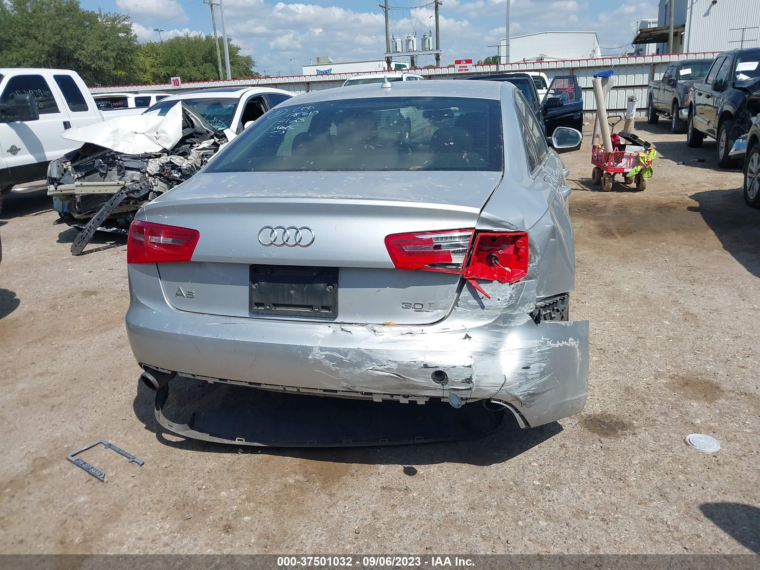 Photo 15 VIN: WAUBGAFC7CN006085 - AUDI A6 