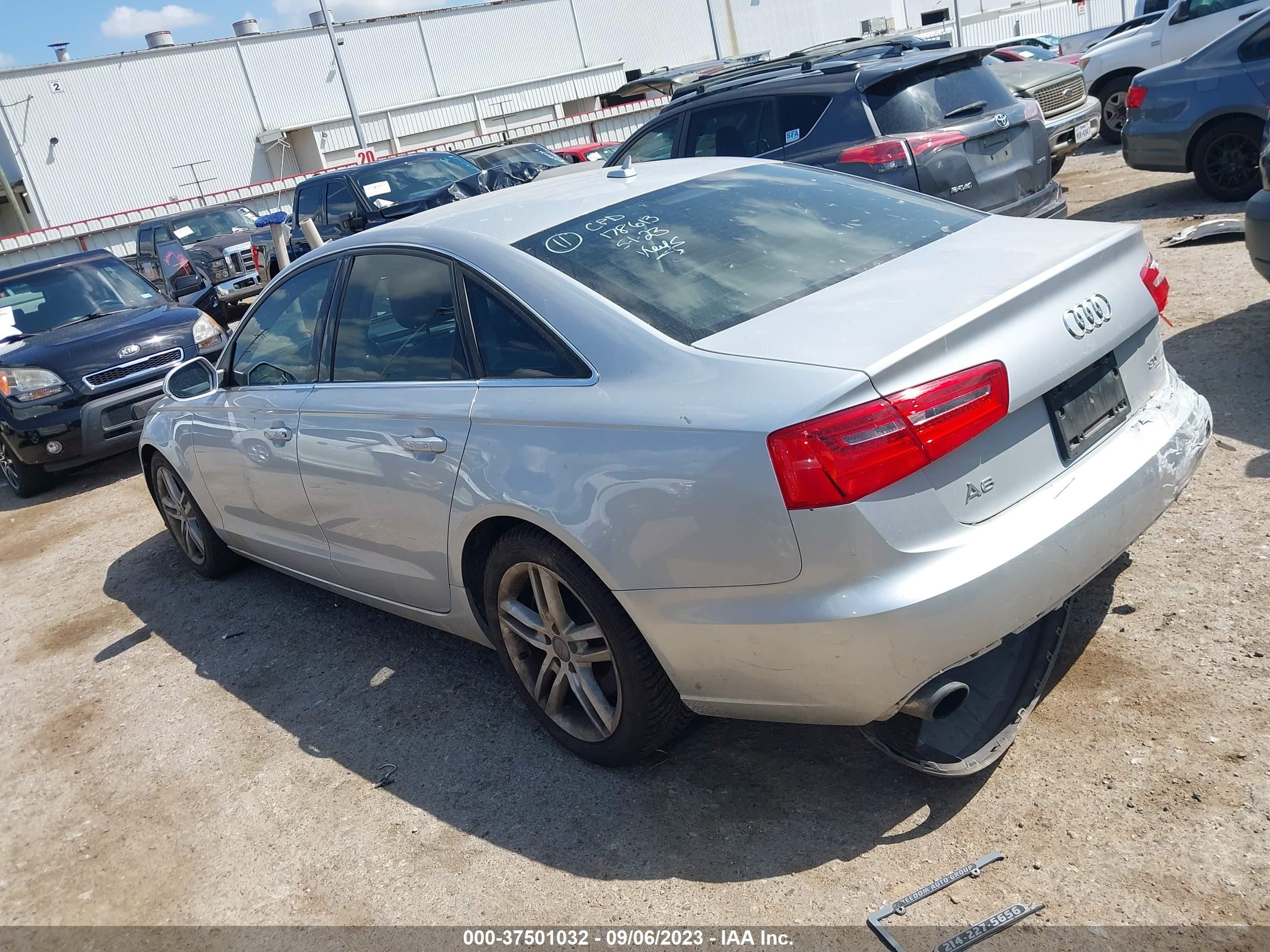 Photo 2 VIN: WAUBGAFC7CN006085 - AUDI A6 