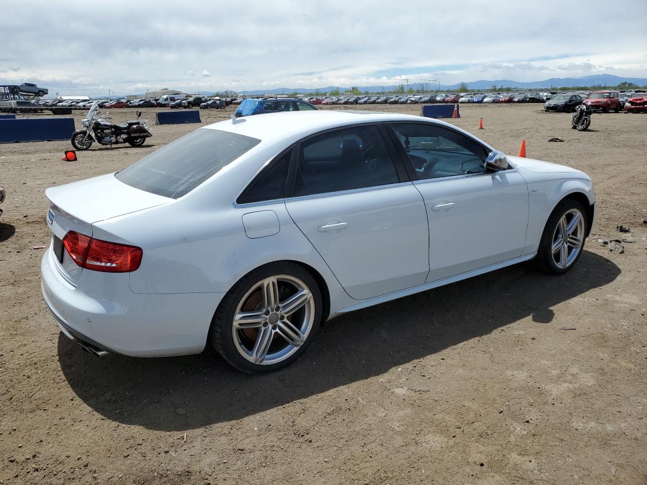 Photo 2 VIN: WAUBGAFL3CA109530 - AUDI RS4 