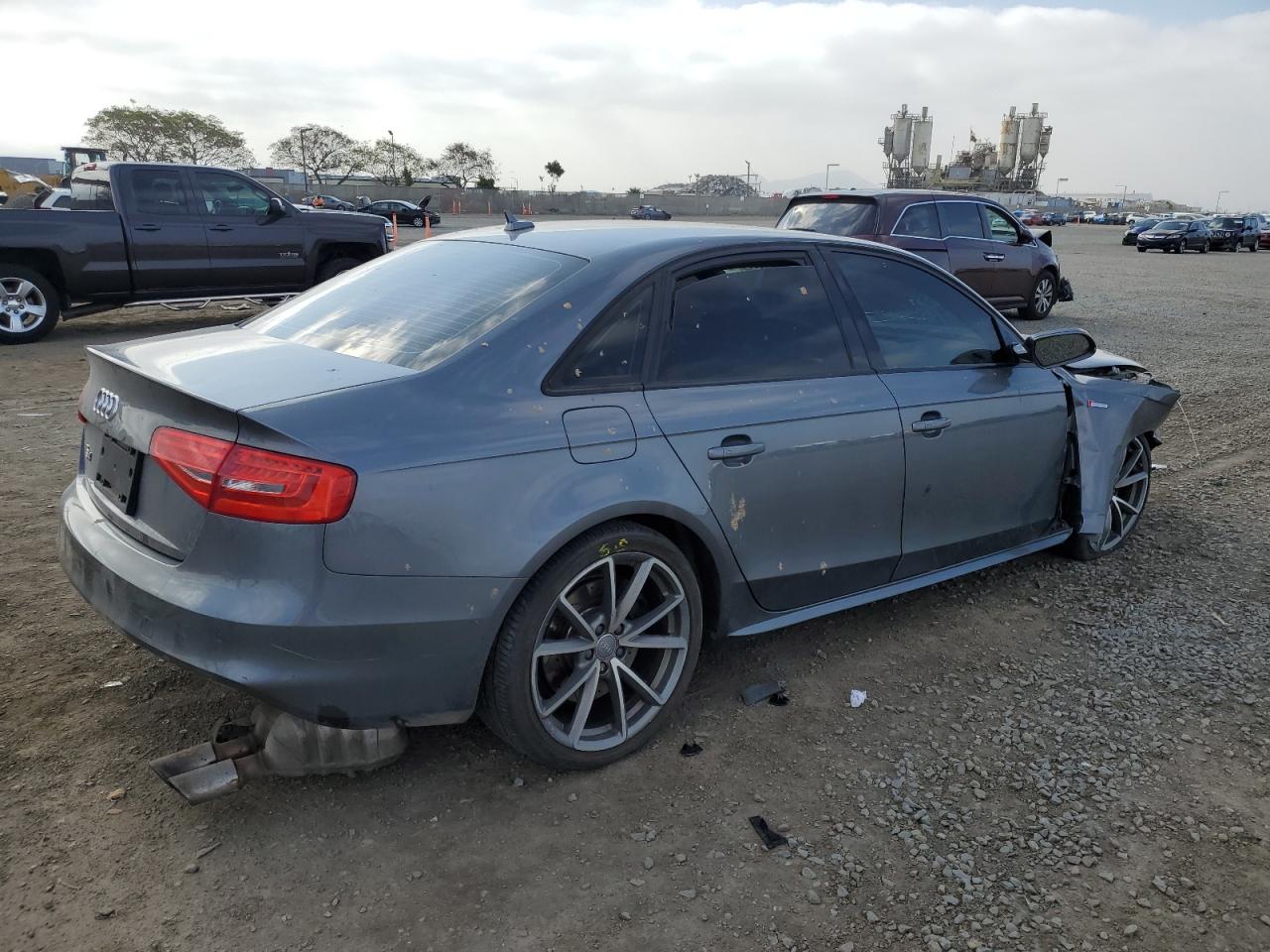 Photo 2 VIN: WAUBGAFL3FA118636 - AUDI RS4 