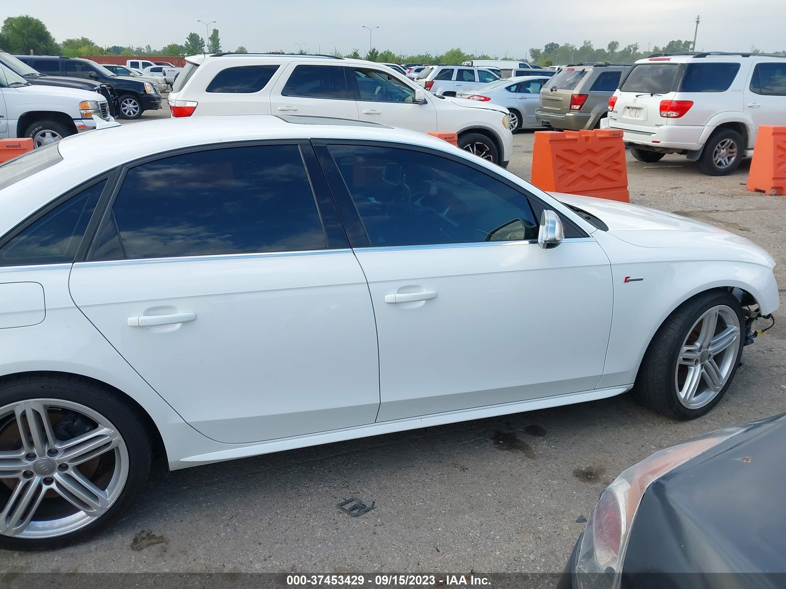 Photo 11 VIN: WAUBGAFL5GA010844 - AUDI S4 