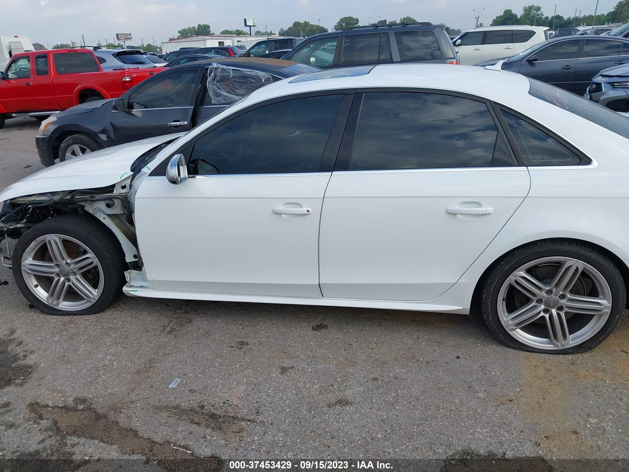 Photo 12 VIN: WAUBGAFL5GA010844 - AUDI S4 