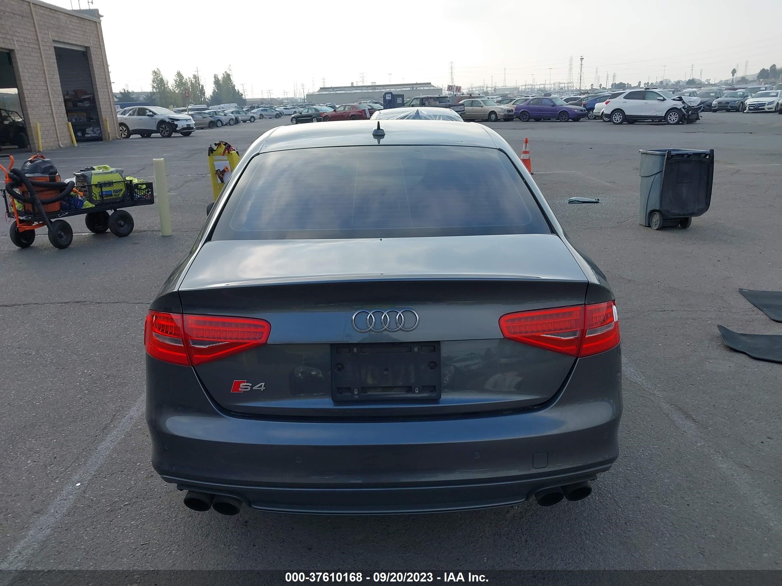 Photo 15 VIN: WAUBGAFLXGA010922 - AUDI S4 