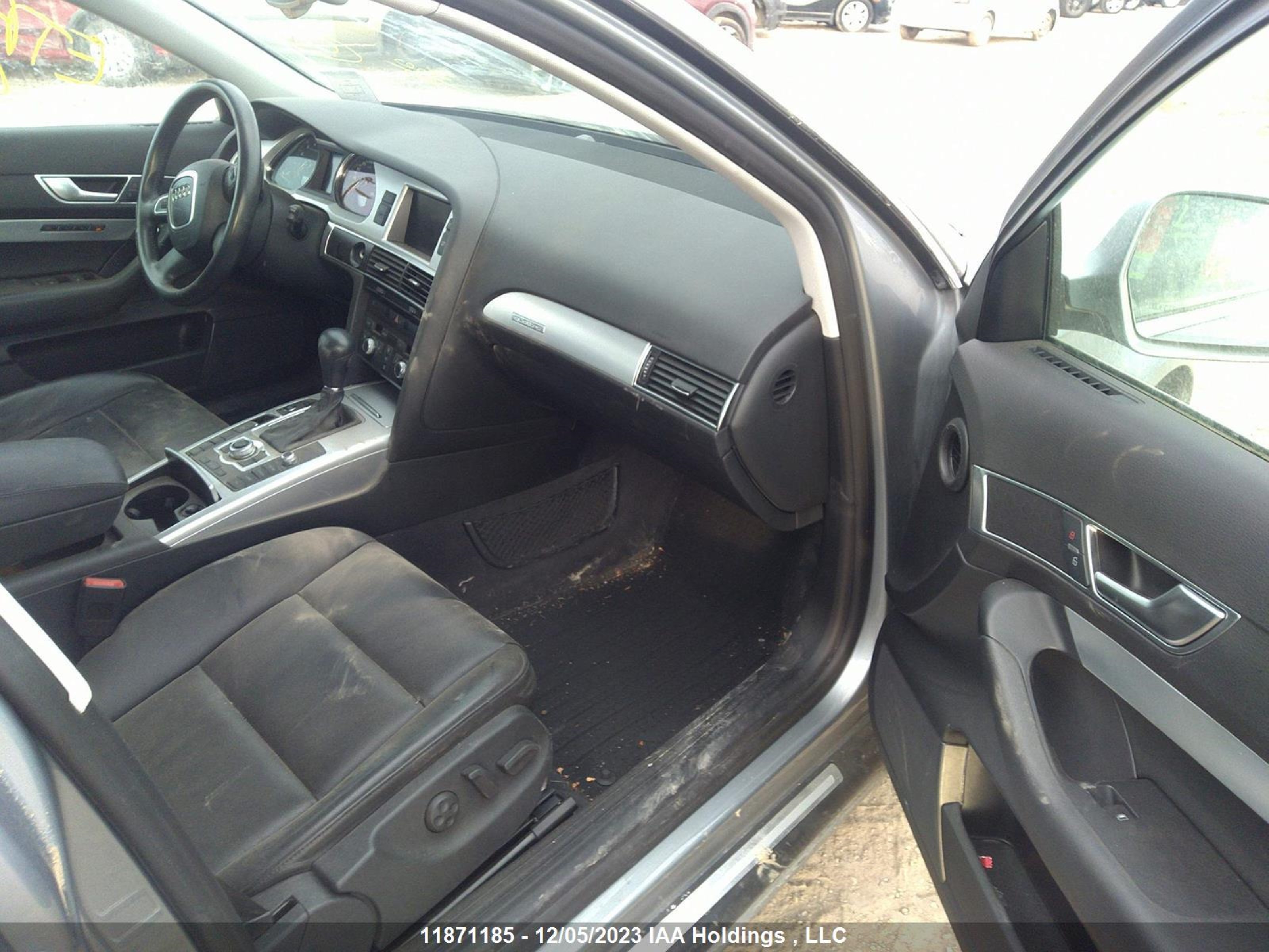 Photo 4 VIN: WAUBGCFB7BN047737 - AUDI A6 