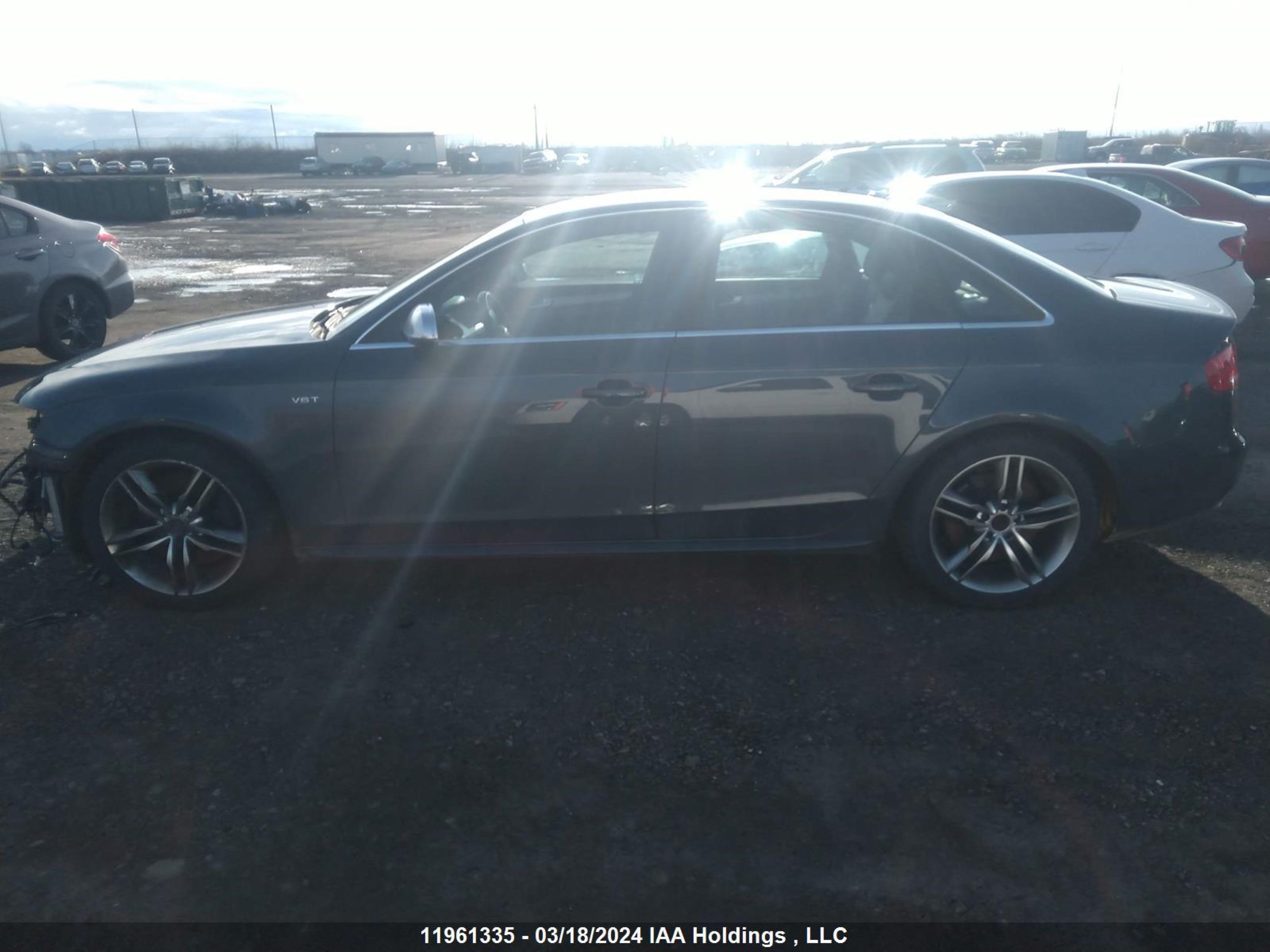 Photo 13 VIN: WAUBGCFL1BA051220 - AUDI S4 