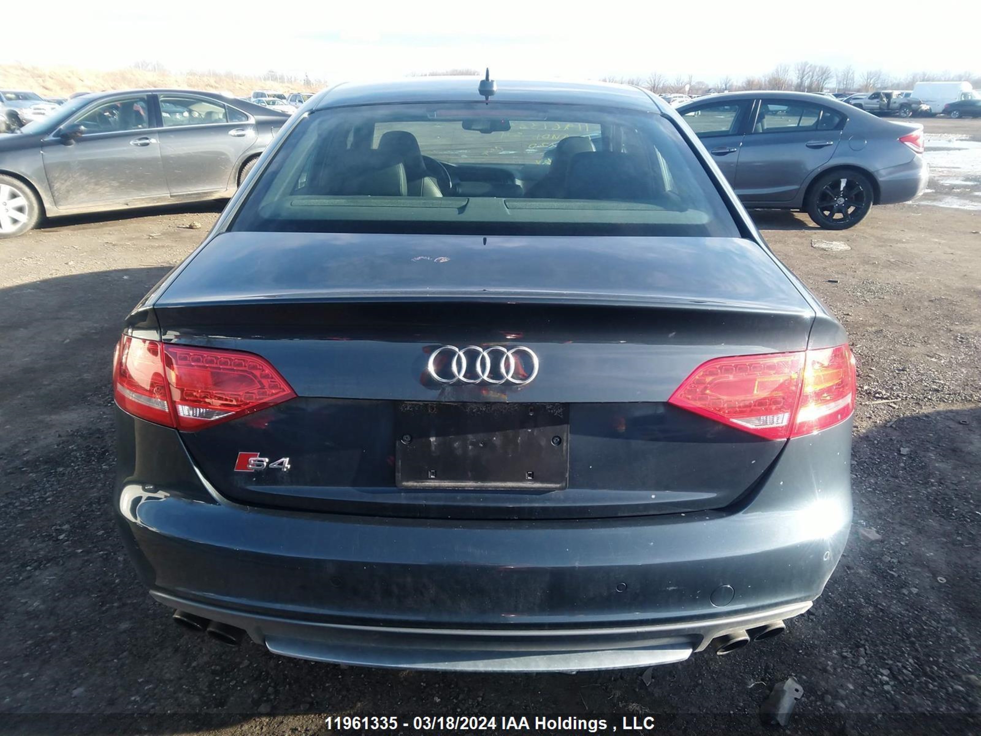 Photo 15 VIN: WAUBGCFL1BA051220 - AUDI S4 