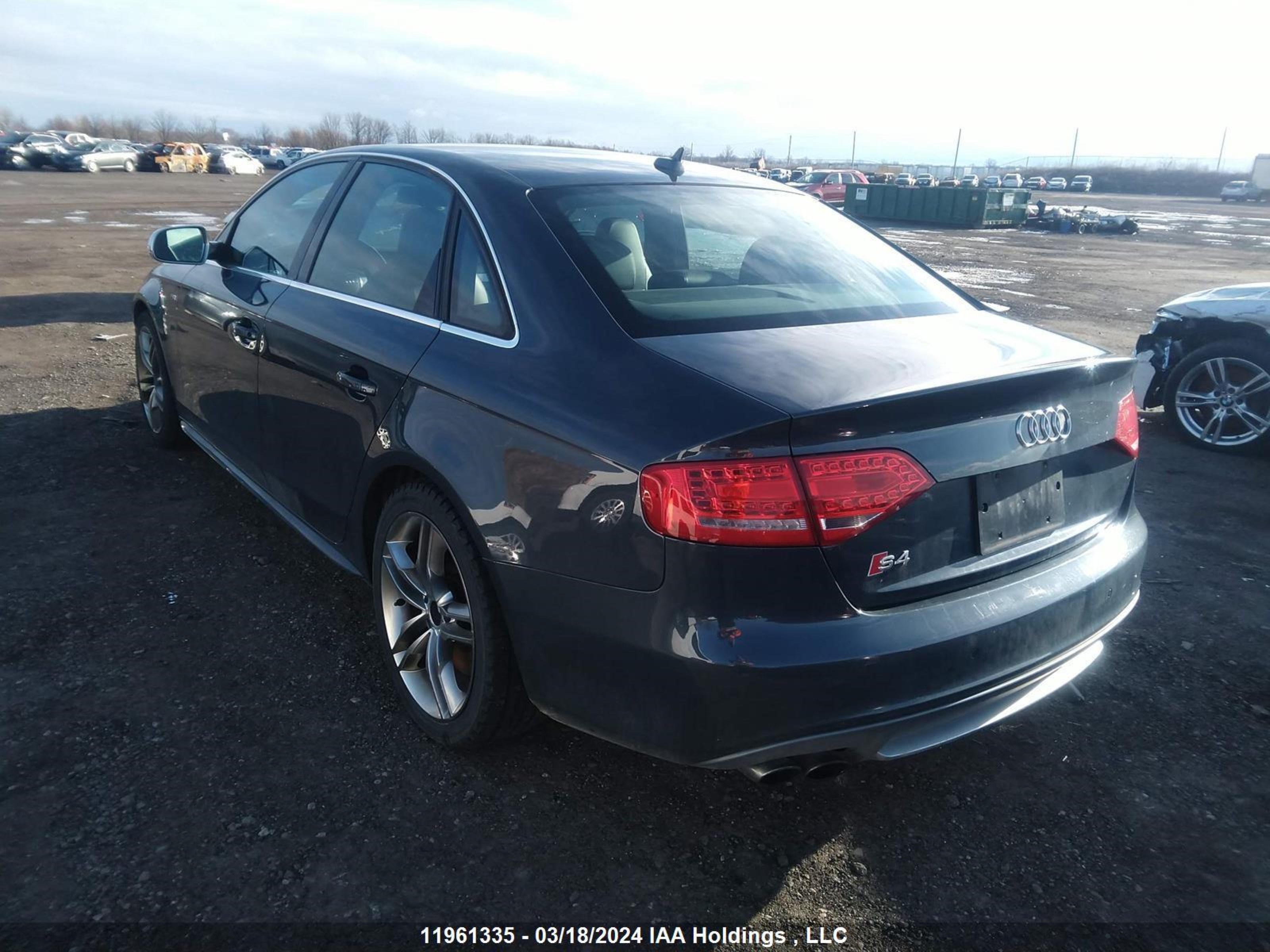 Photo 2 VIN: WAUBGCFL1BA051220 - AUDI S4 