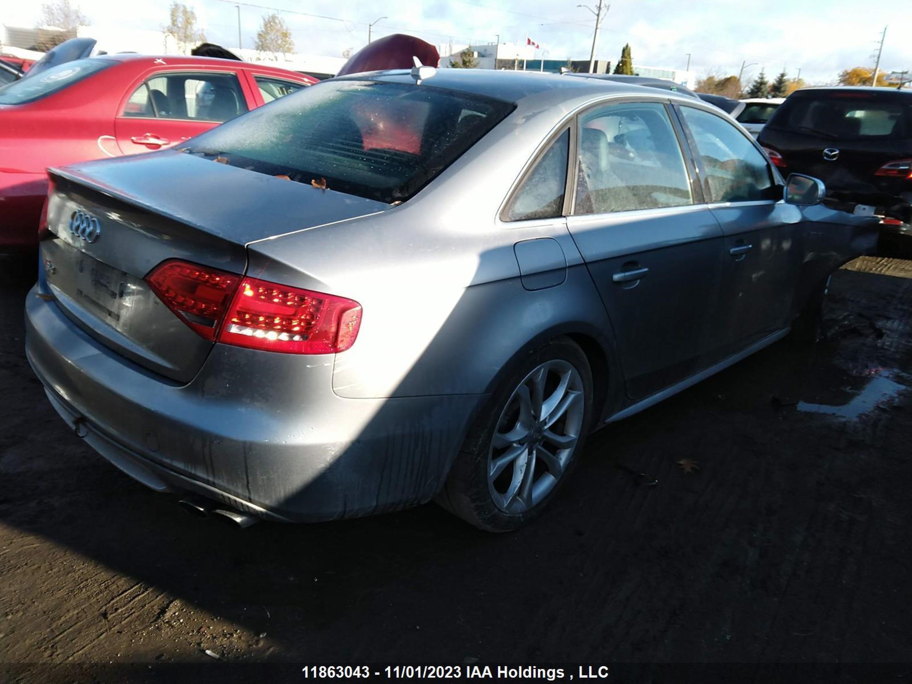 Photo 3 VIN: WAUBGCFL1BA164827 - AUDI S4 