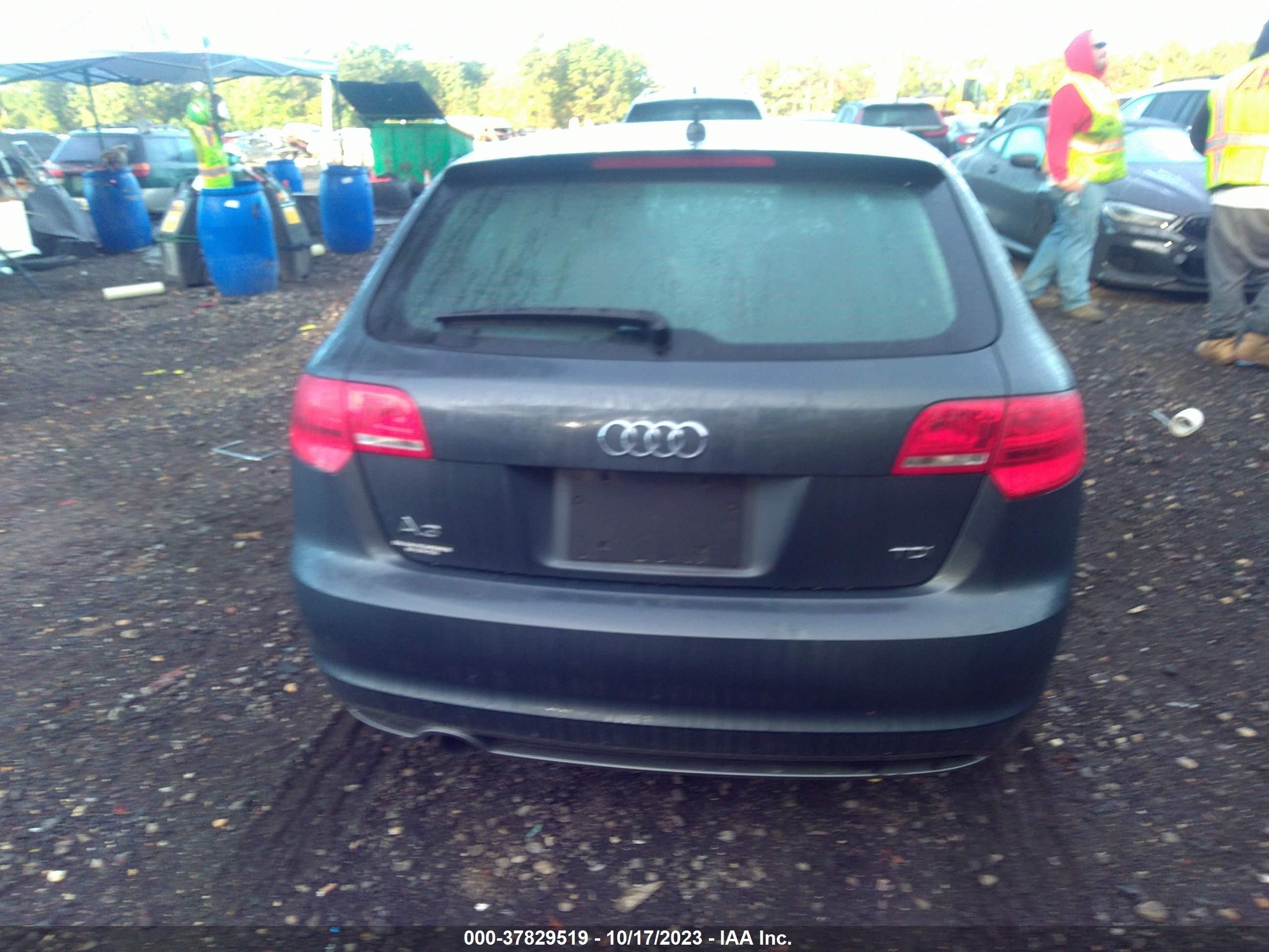 Photo 15 VIN: WAUBJAFM2CA051369 - AUDI A3 