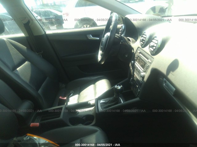 Photo 4 VIN: WAUBJAFM2CA158194 - AUDI A3 