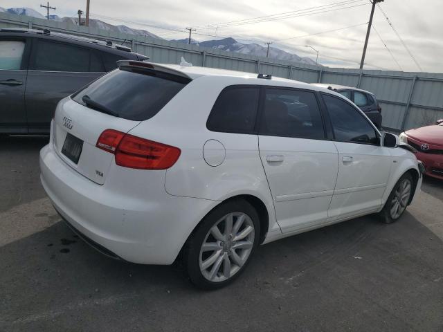 Photo 2 VIN: WAUBJBFM2BA052140 - AUDI A3 PREMIUM 