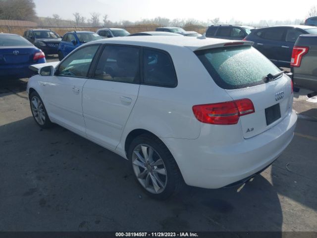 Photo 2 VIN: WAUBJBFM8CA034775 - AUDI A3 