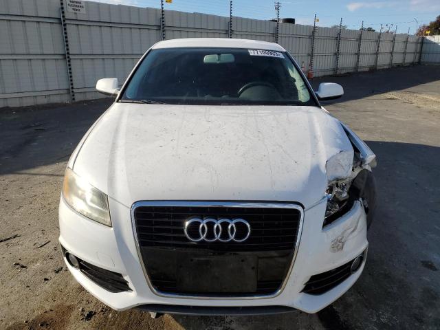 Photo 4 VIN: WAUBJBFMXBA053097 - AUDI A3 