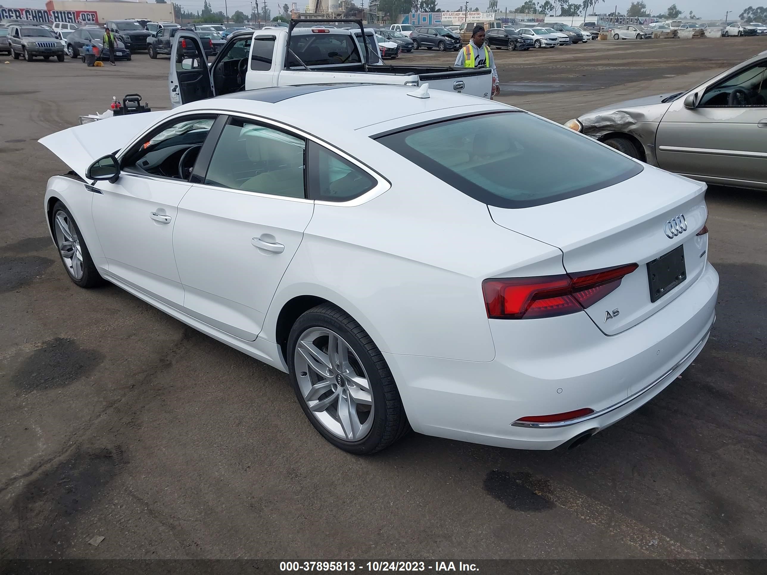 Photo 2 VIN: WAUBNCF56KA079148 - AUDI A5 