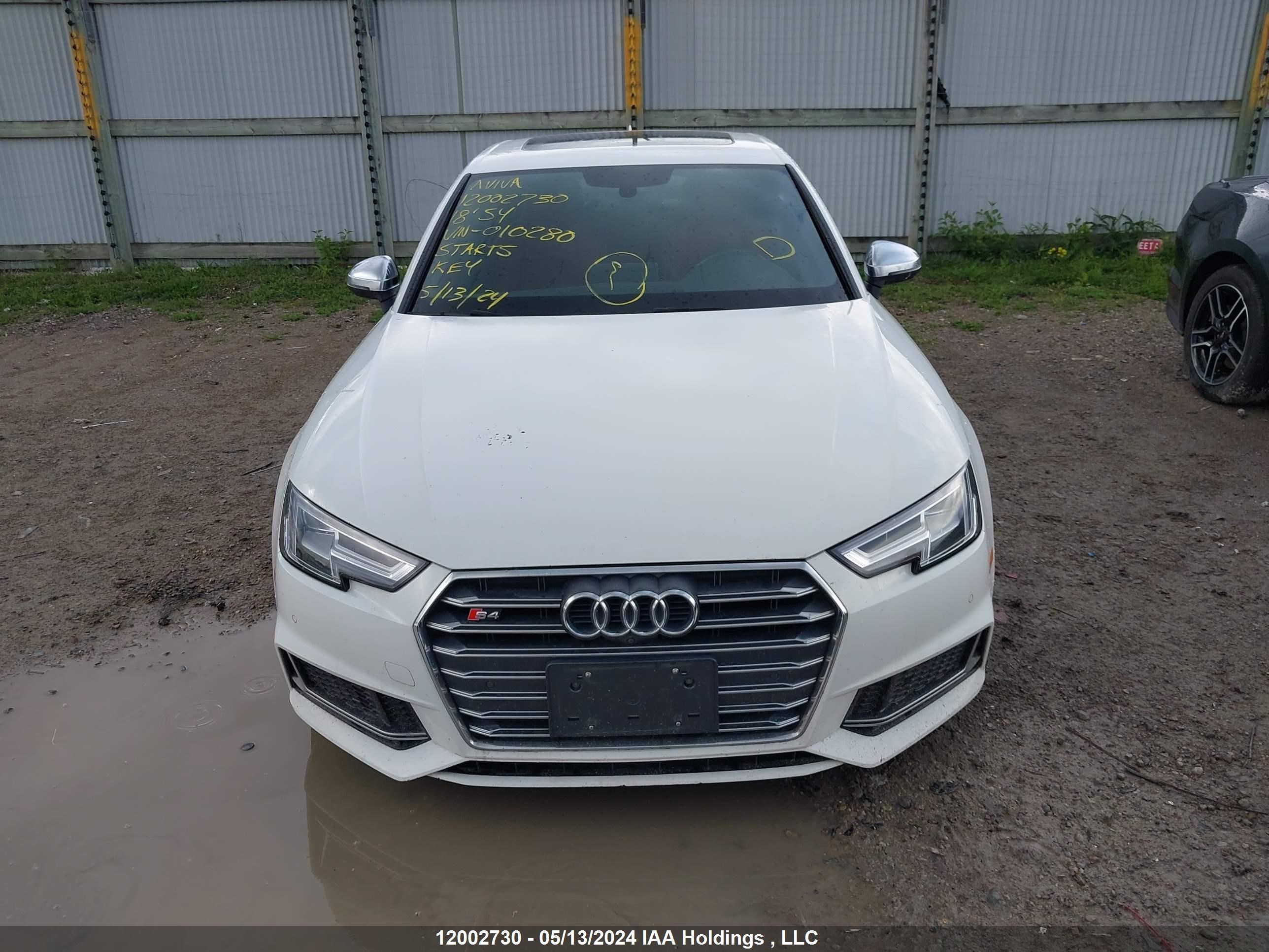 Photo 11 VIN: WAUC4AF40JA010280 - AUDI S4 