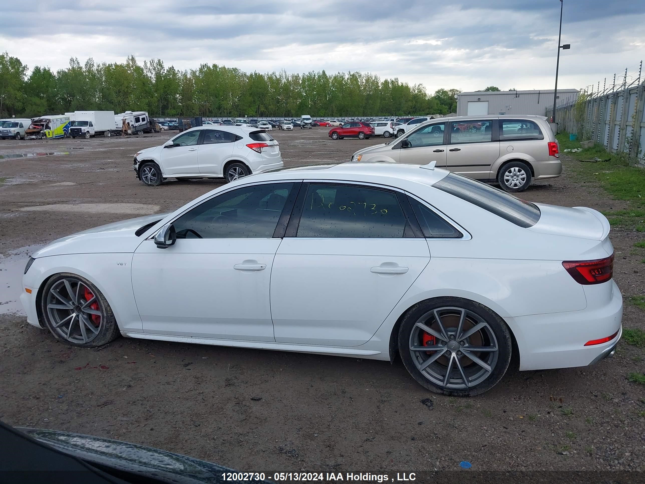 Photo 13 VIN: WAUC4AF40JA010280 - AUDI S4 