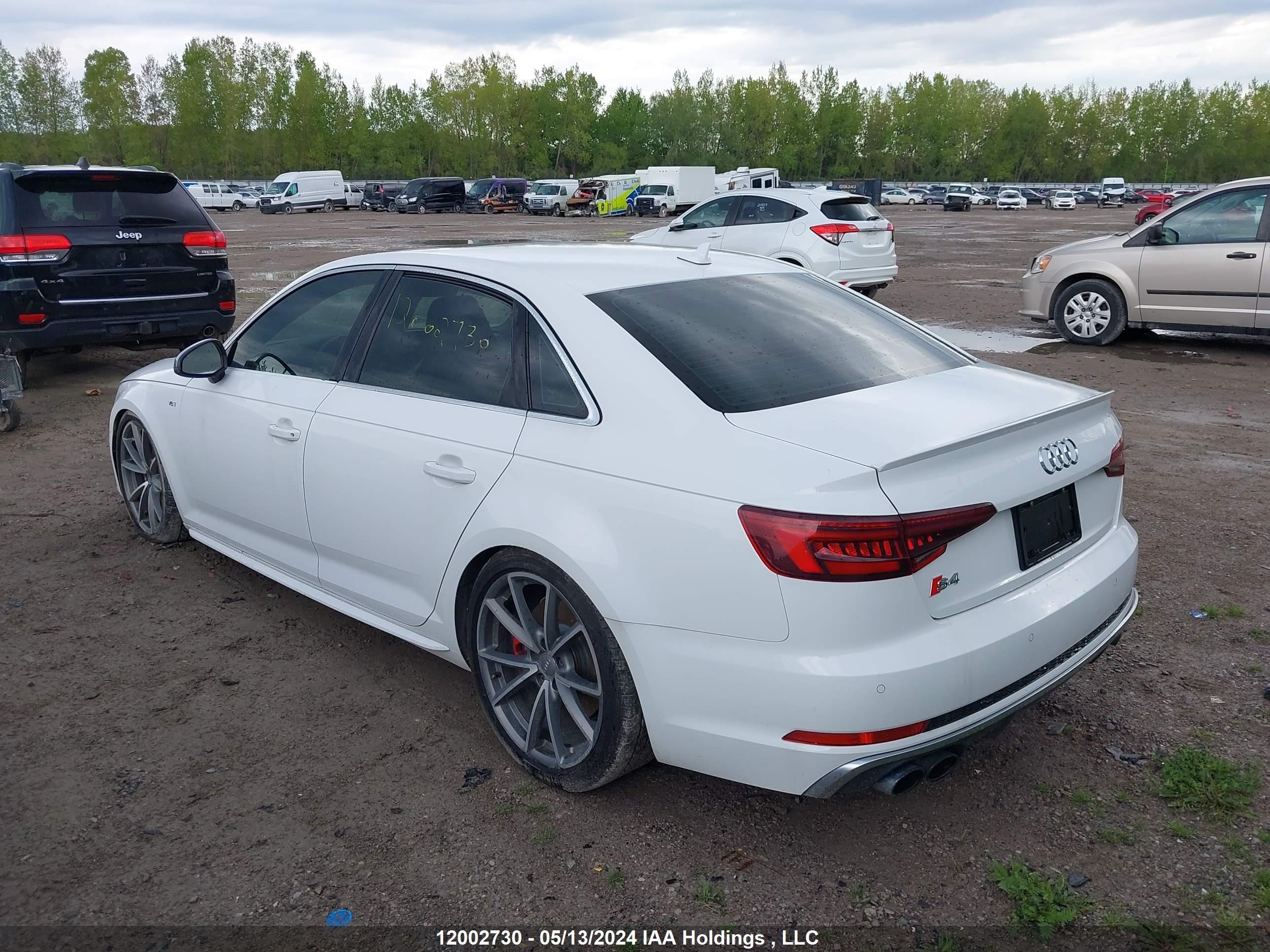 Photo 2 VIN: WAUC4AF40JA010280 - AUDI S4 