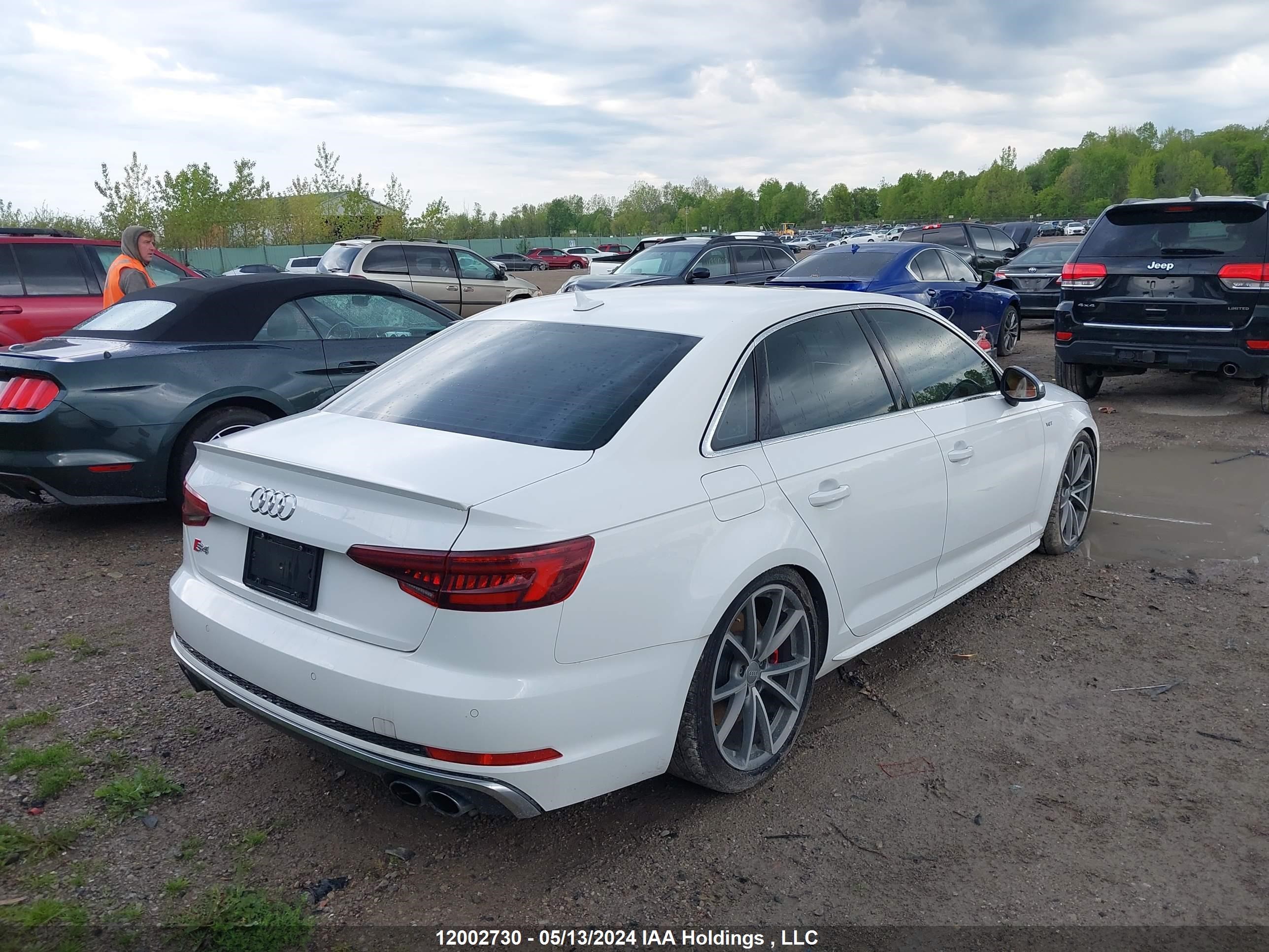 Photo 3 VIN: WAUC4AF40JA010280 - AUDI S4 