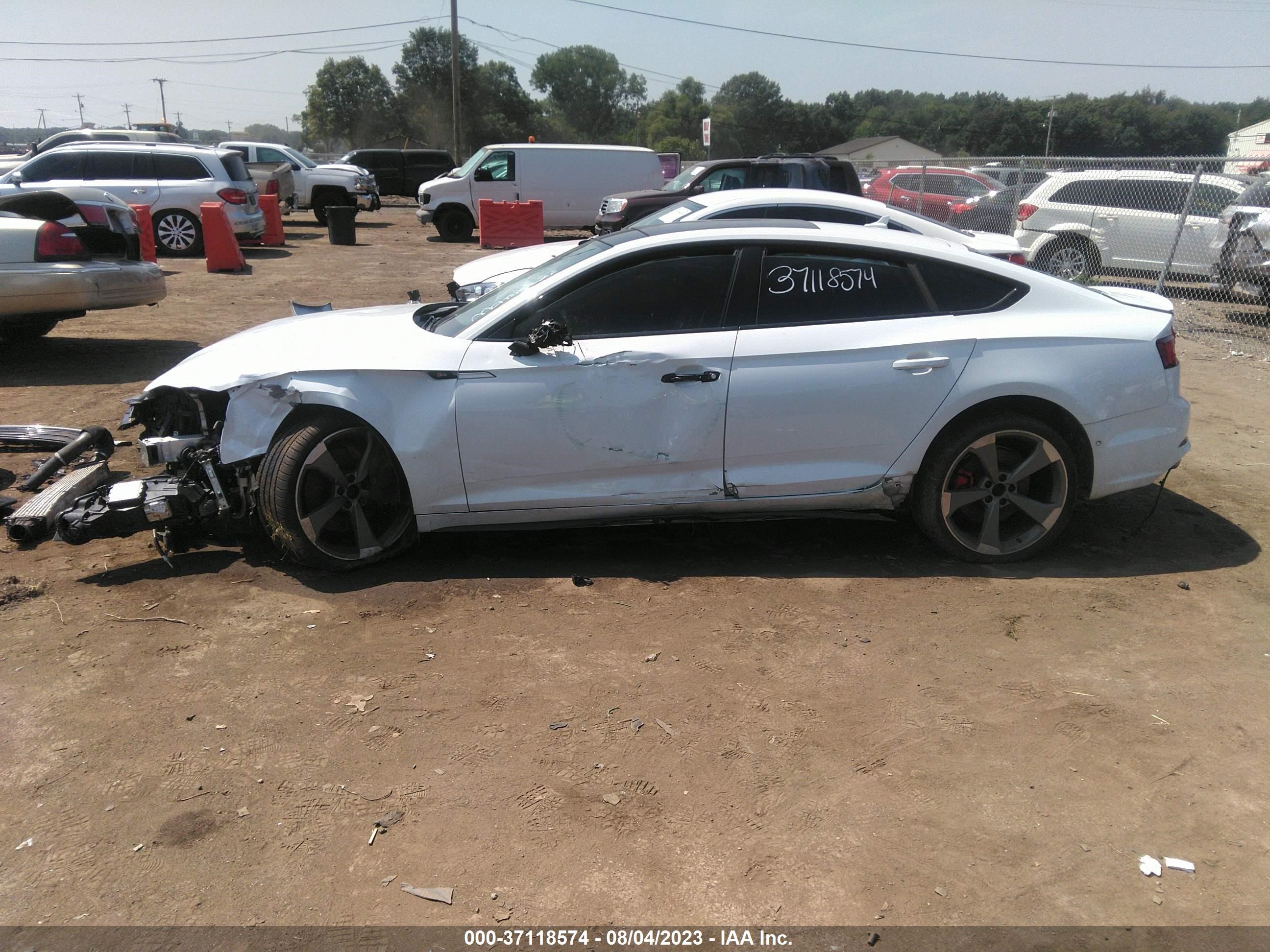 Photo 13 VIN: WAUC4CF51KA090355 - AUDI S5 