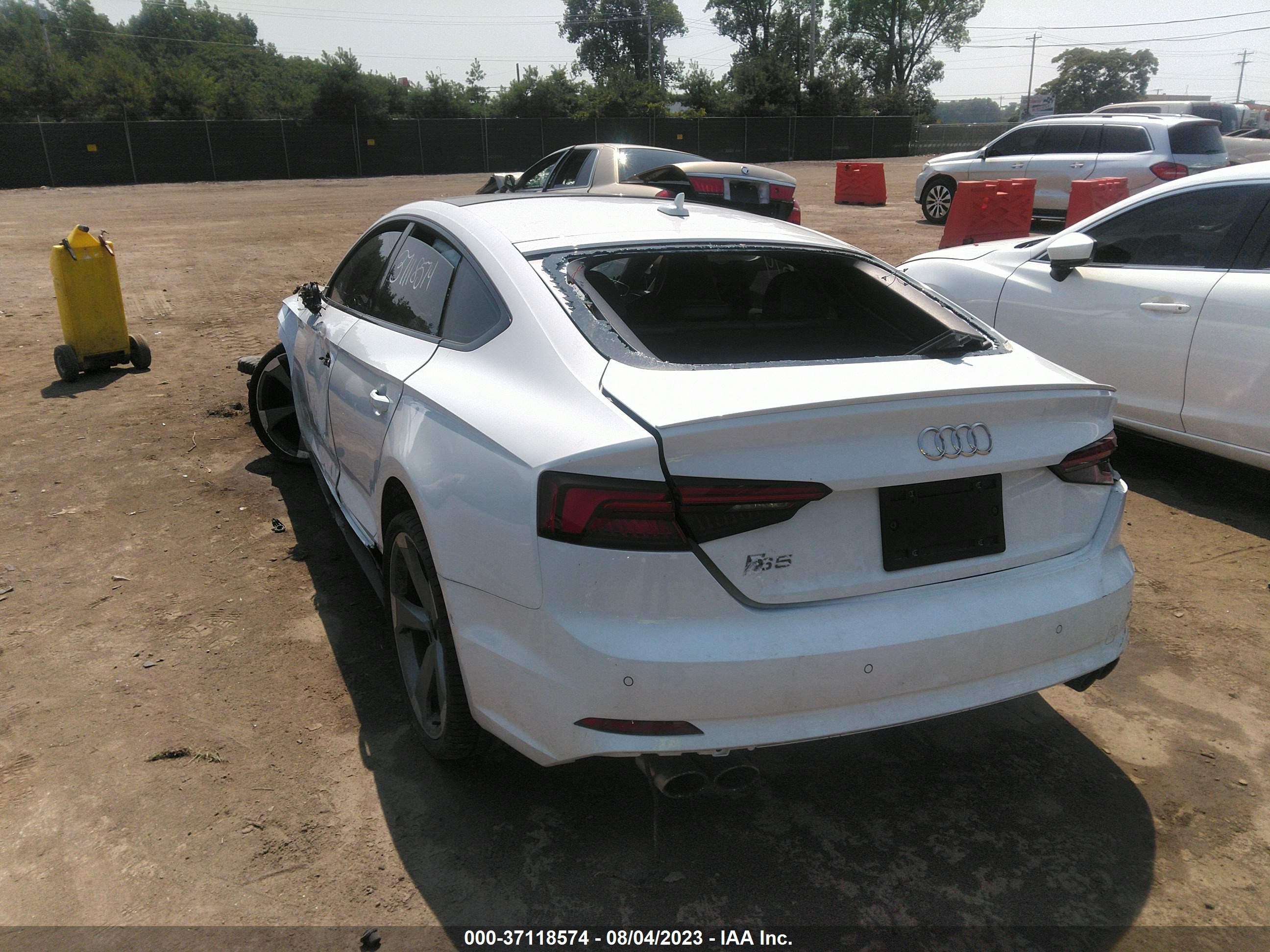 Photo 2 VIN: WAUC4CF51KA090355 - AUDI S5 