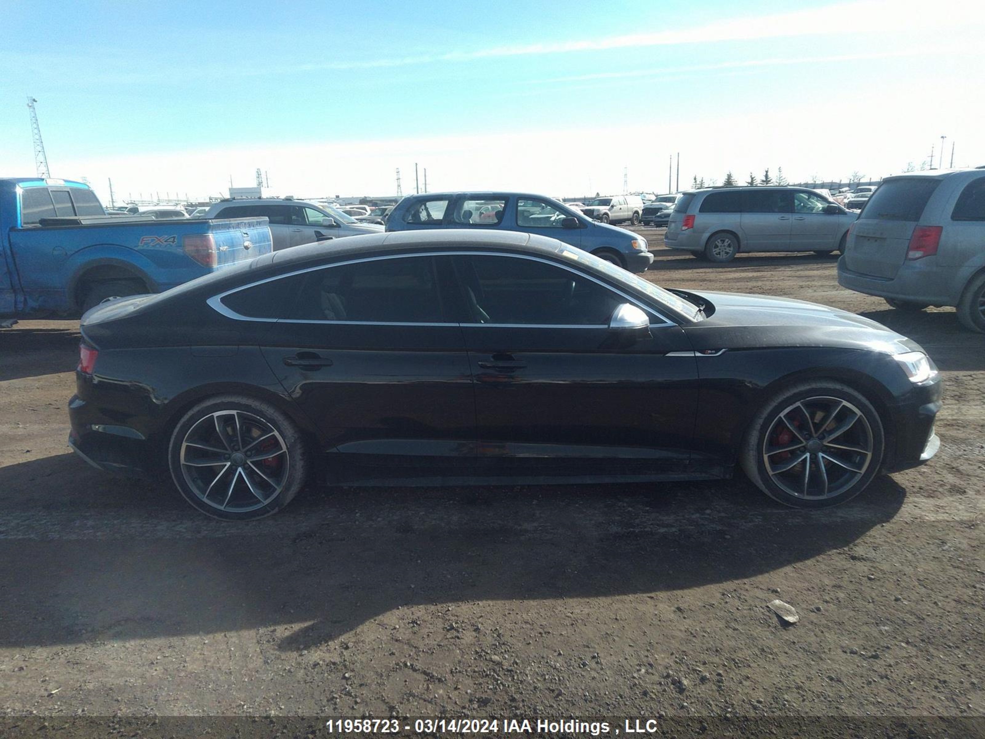 Photo 13 VIN: WAUC4CF56JA005783 - AUDI S5 