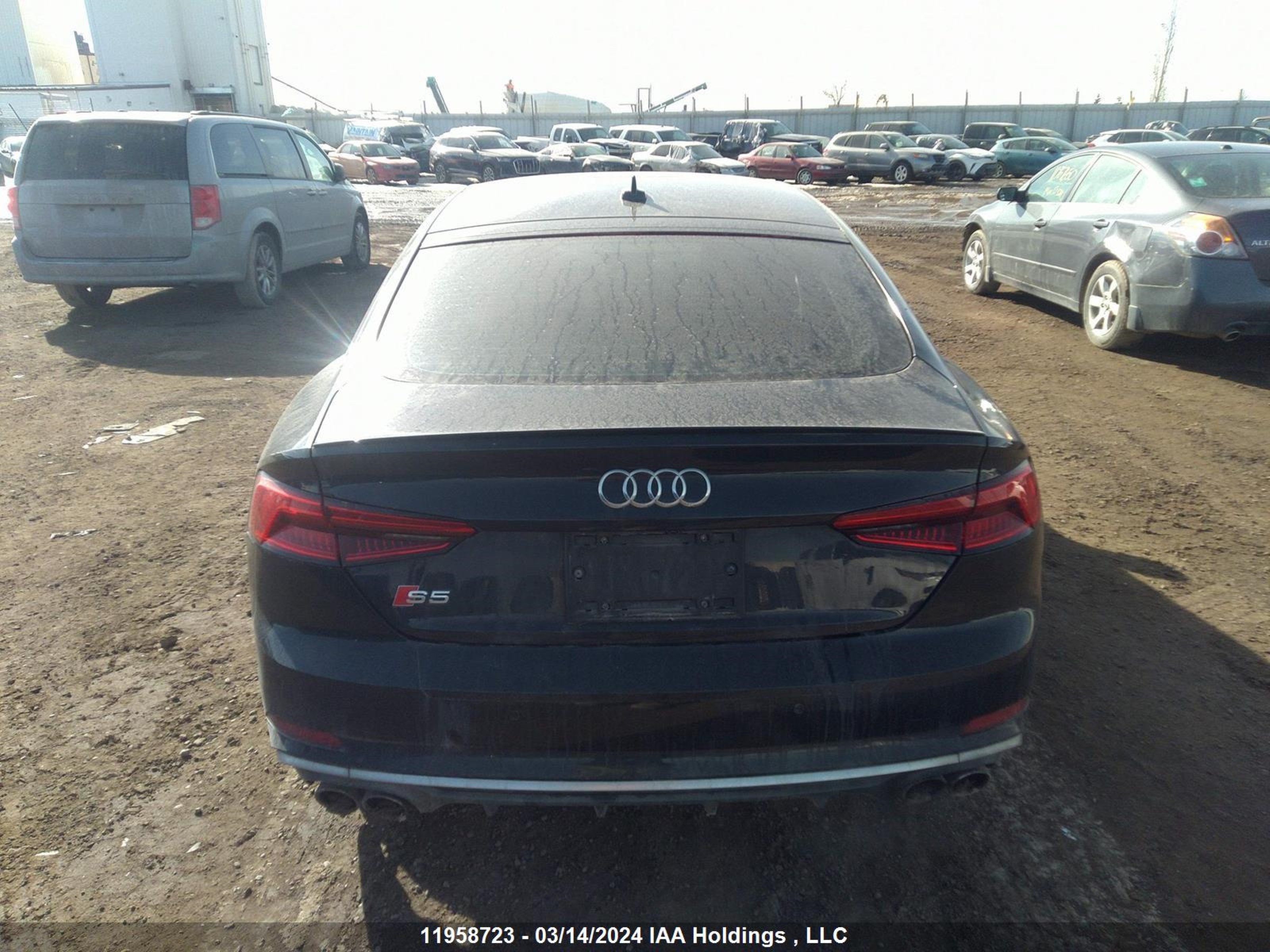 Photo 16 VIN: WAUC4CF56JA005783 - AUDI S5 