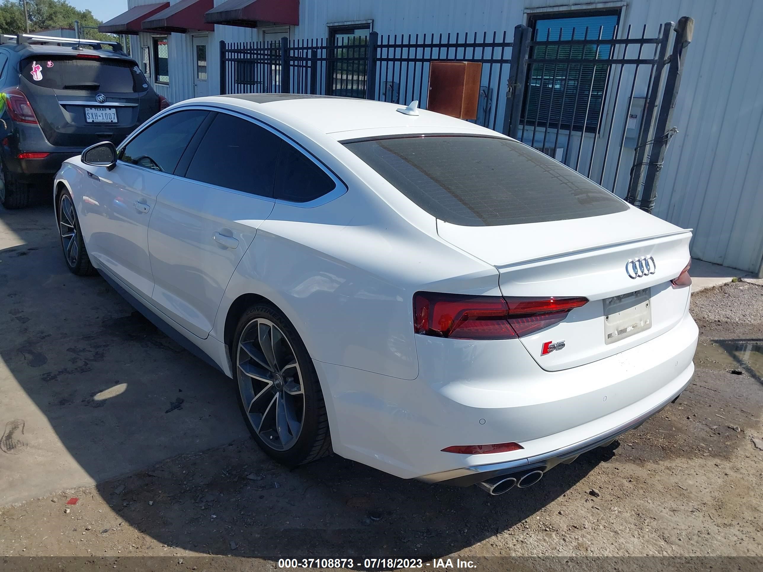 Photo 2 VIN: WAUC4CF56JA041392 - AUDI S5 