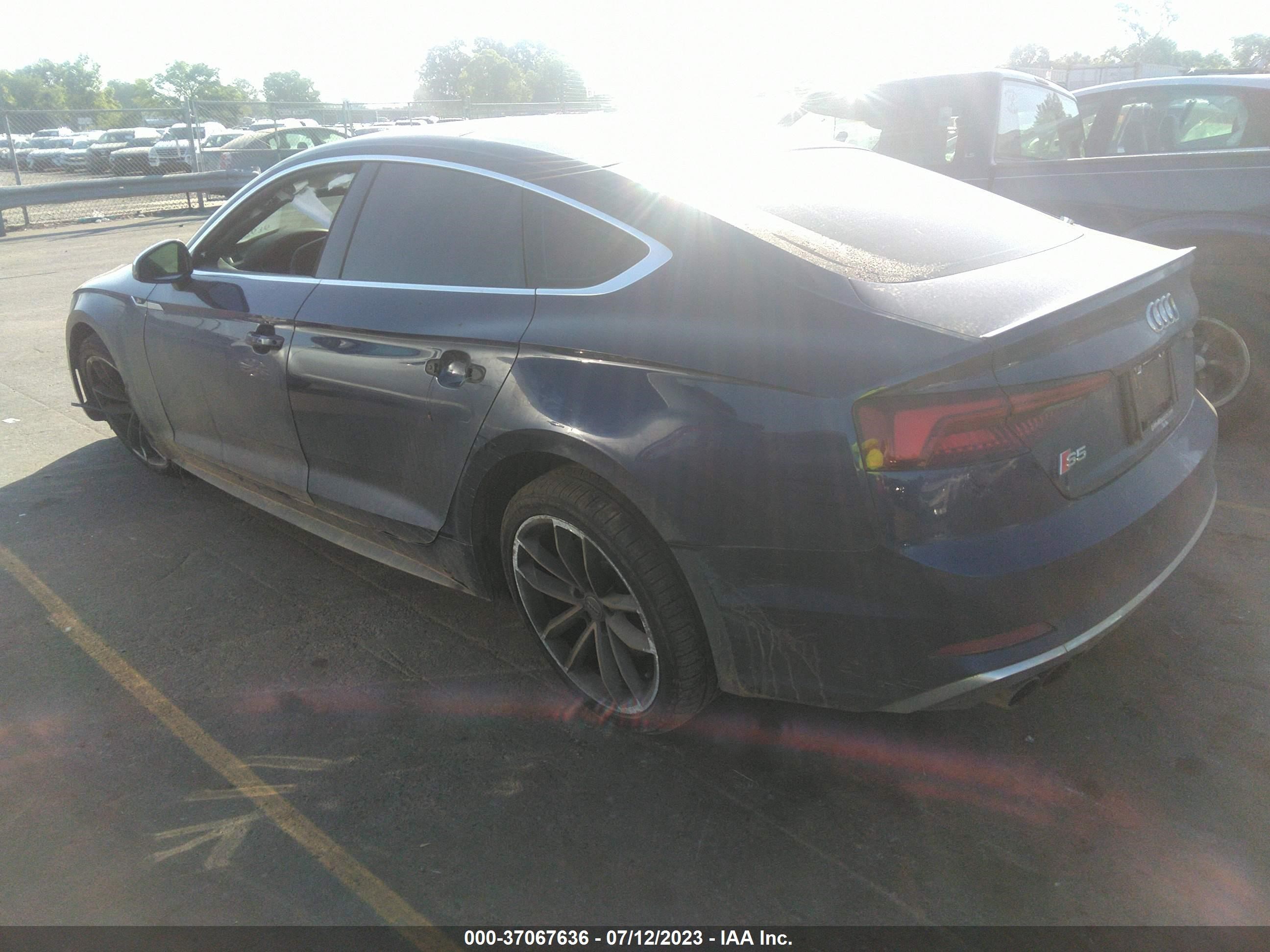 Photo 2 VIN: WAUC4CF57JA057553 - AUDI S5 