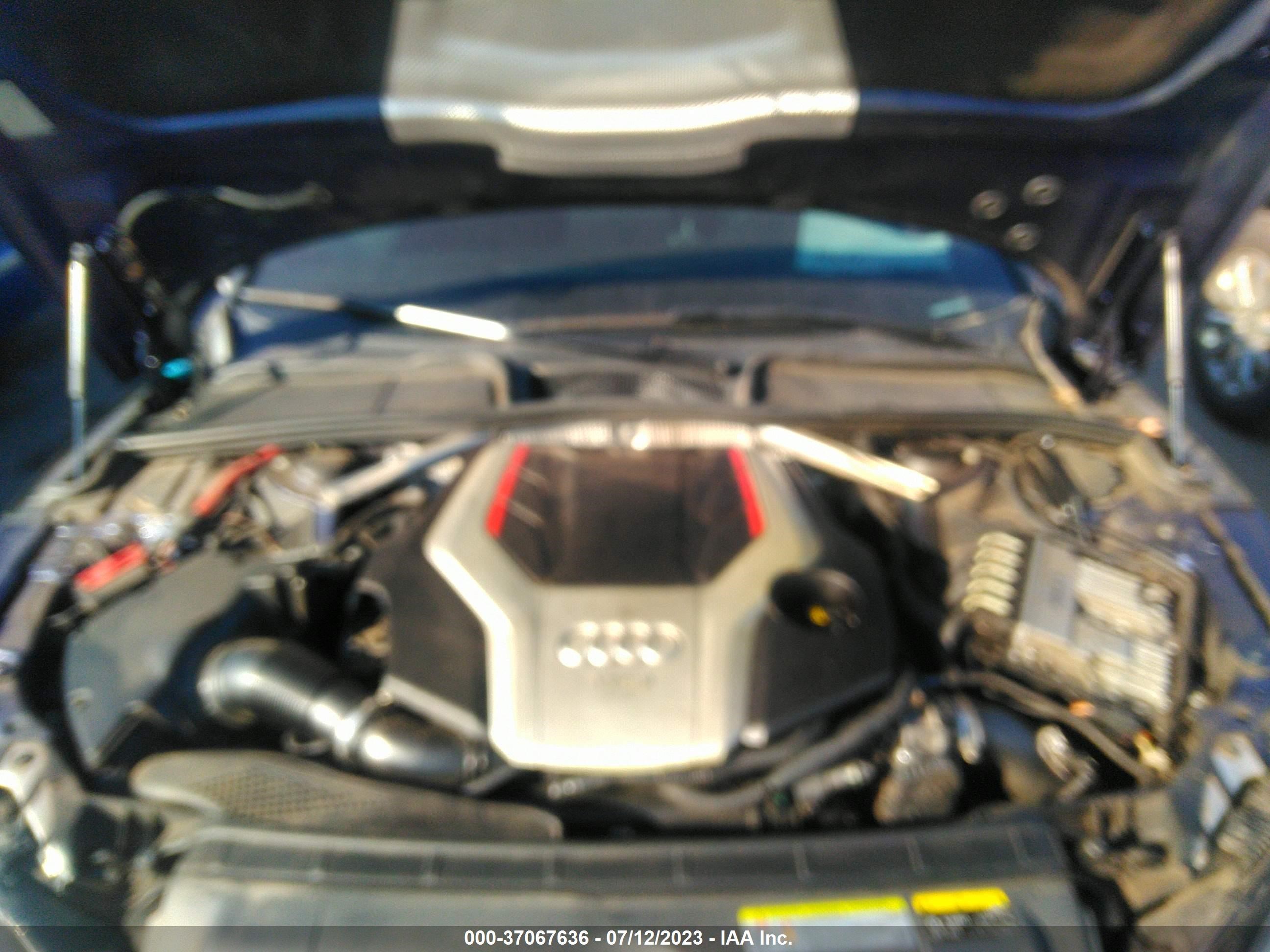 Photo 9 VIN: WAUC4CF57JA057553 - AUDI S5 