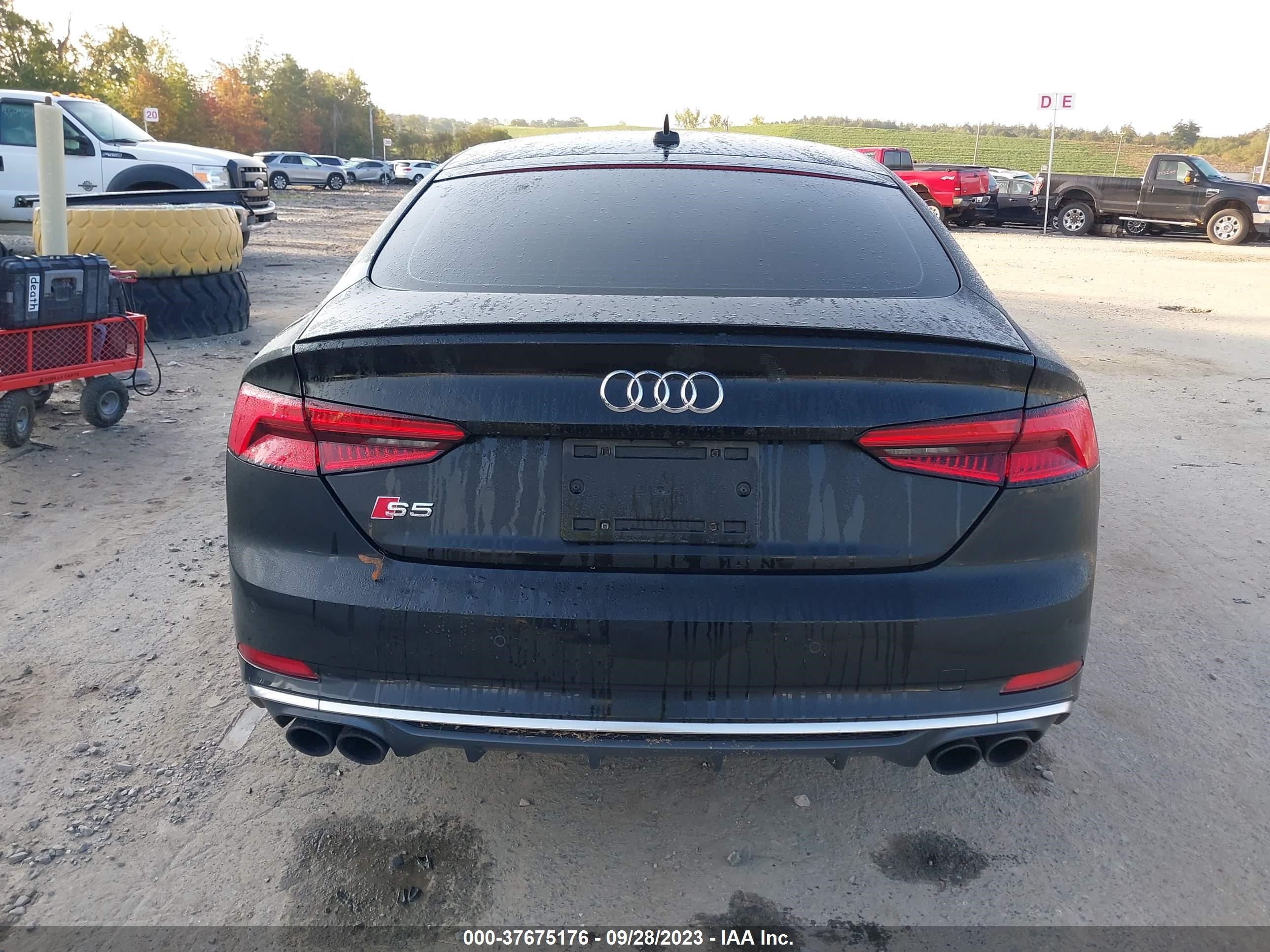 Photo 15 VIN: WAUC4CF58JA008863 - AUDI S5 