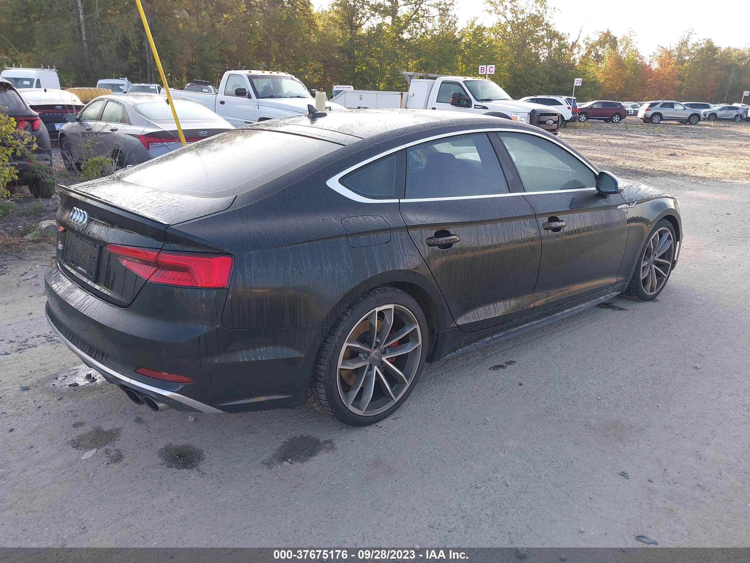 Photo 3 VIN: WAUC4CF58JA008863 - AUDI S5 