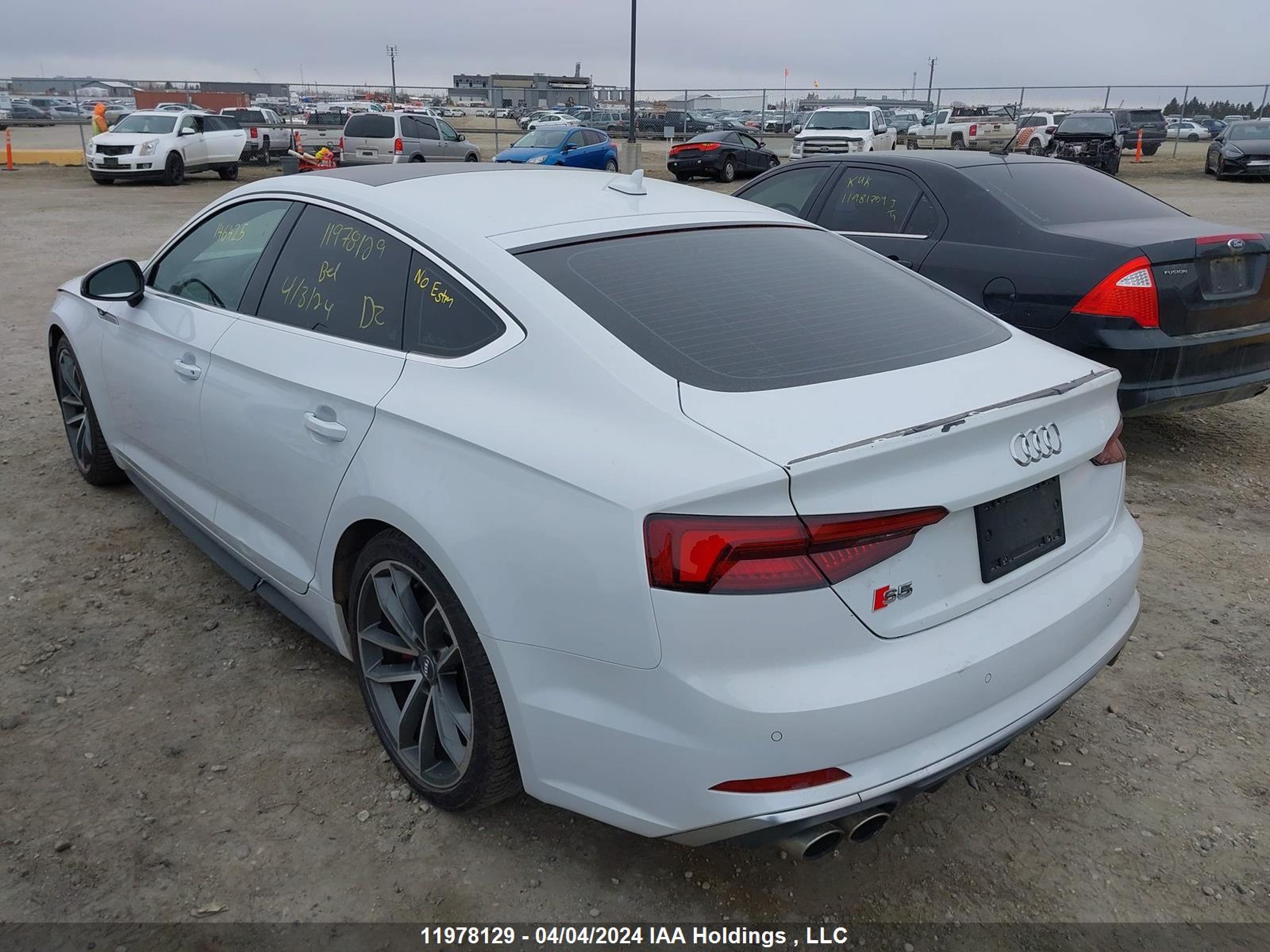 Photo 2 VIN: WAUC4CF58JA111717 - AUDI S5 