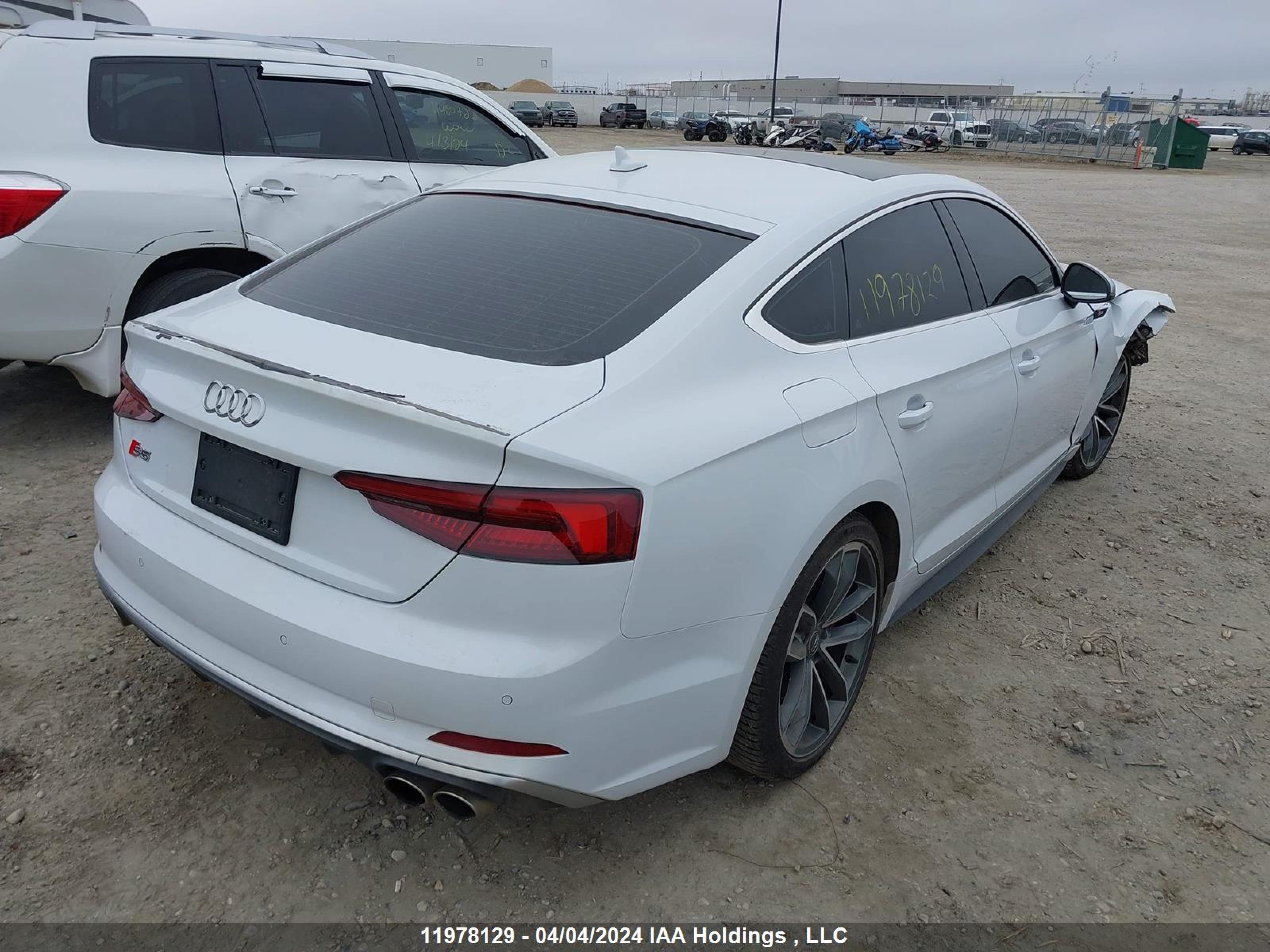 Photo 3 VIN: WAUC4CF58JA111717 - AUDI S5 