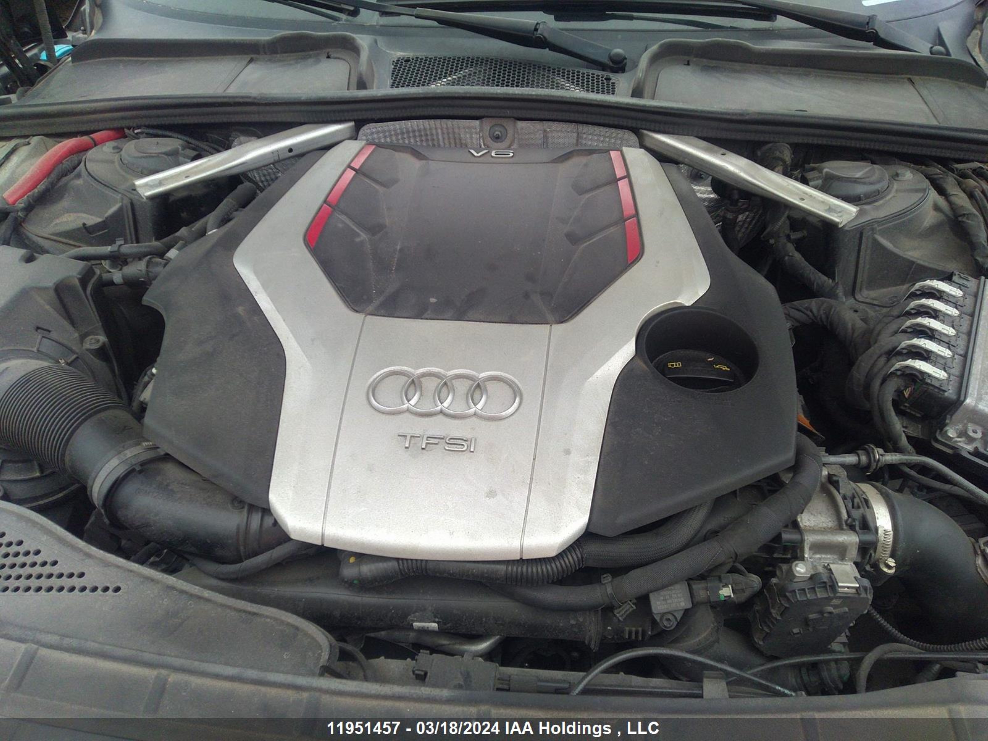 Photo 9 VIN: WAUC4CF59JA069719 - AUDI S5 