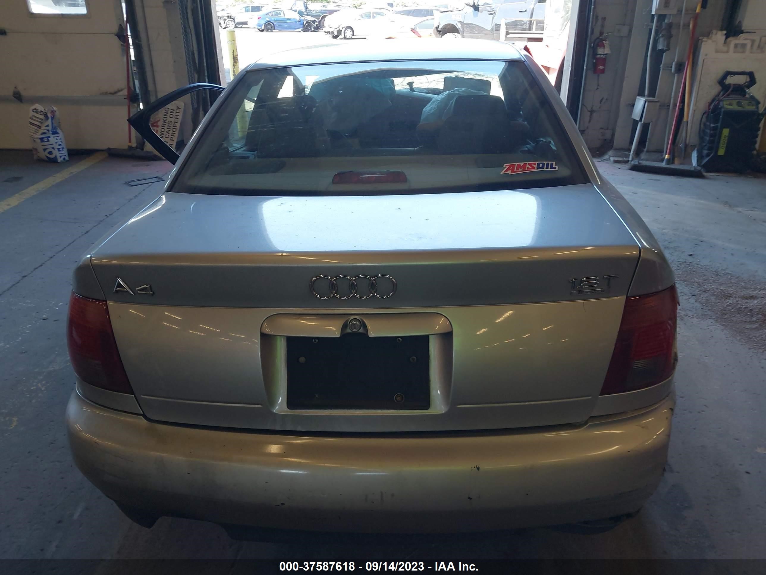 Photo 14 VIN: WAUCB28D2WA233503 - AUDI A4 