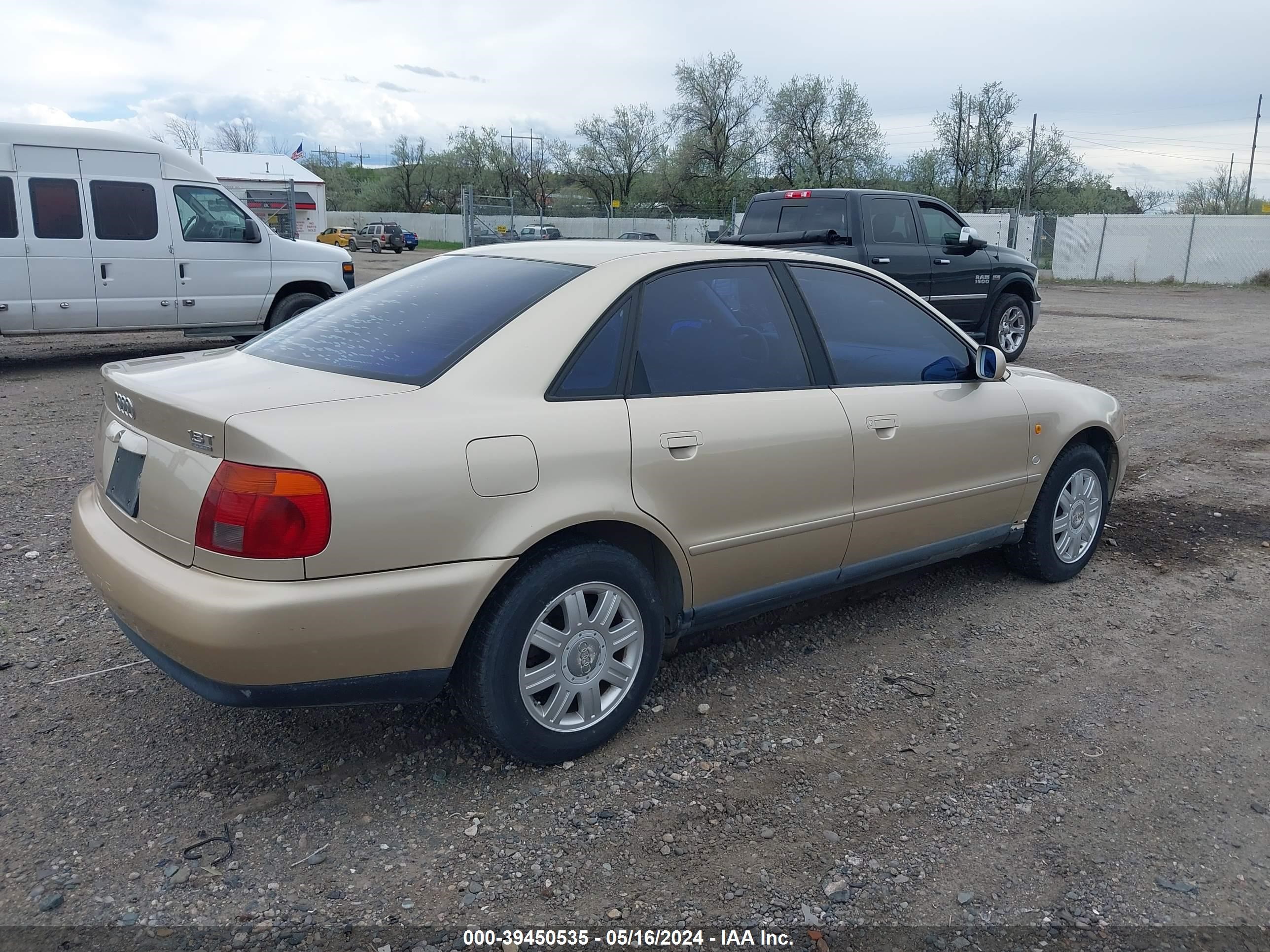 Photo 3 VIN: WAUCB88D4VA065042 - AUDI A4 