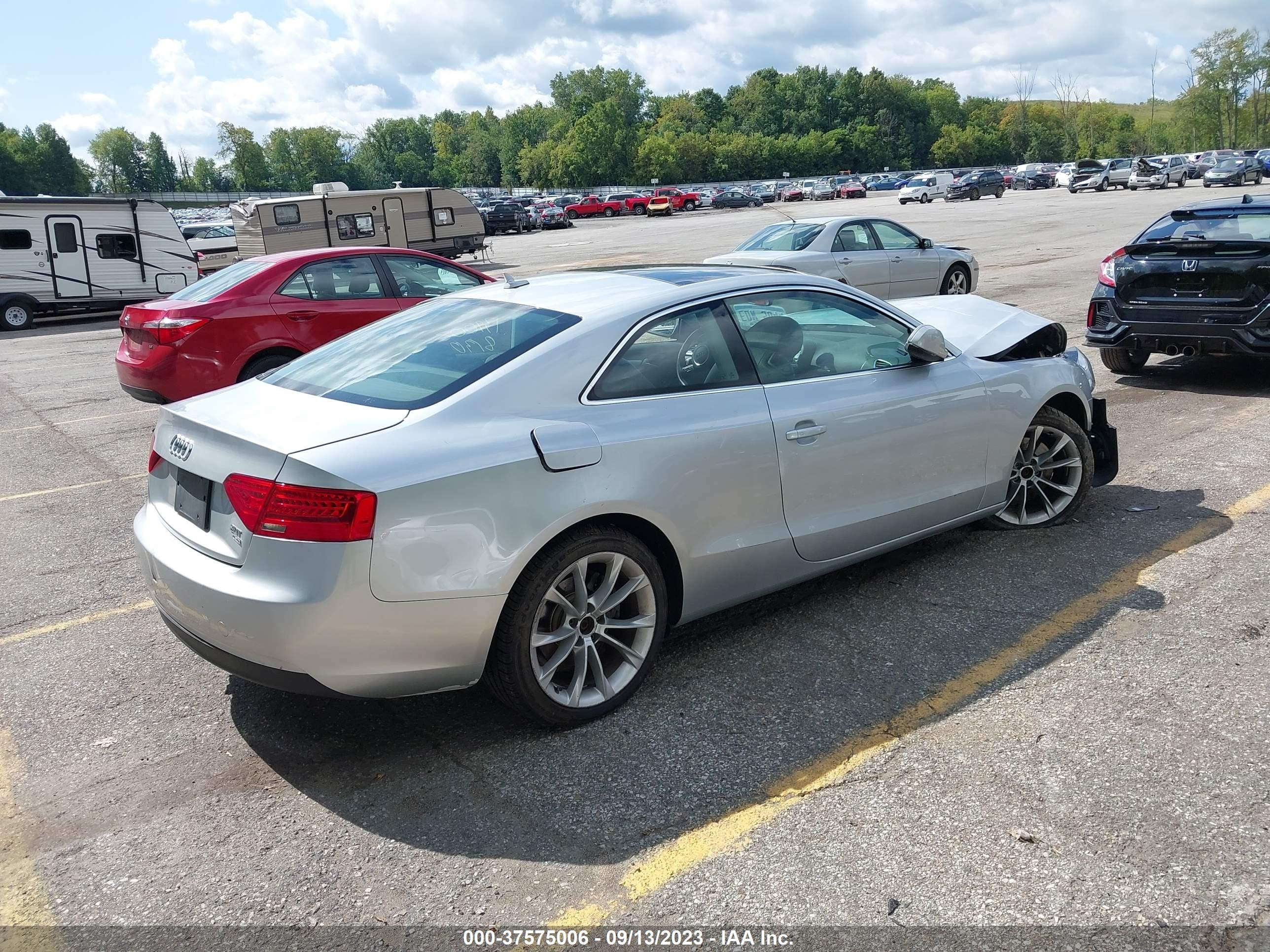 Photo 3 VIN: WAUCFAFR3DA060407 - AUDI A5 