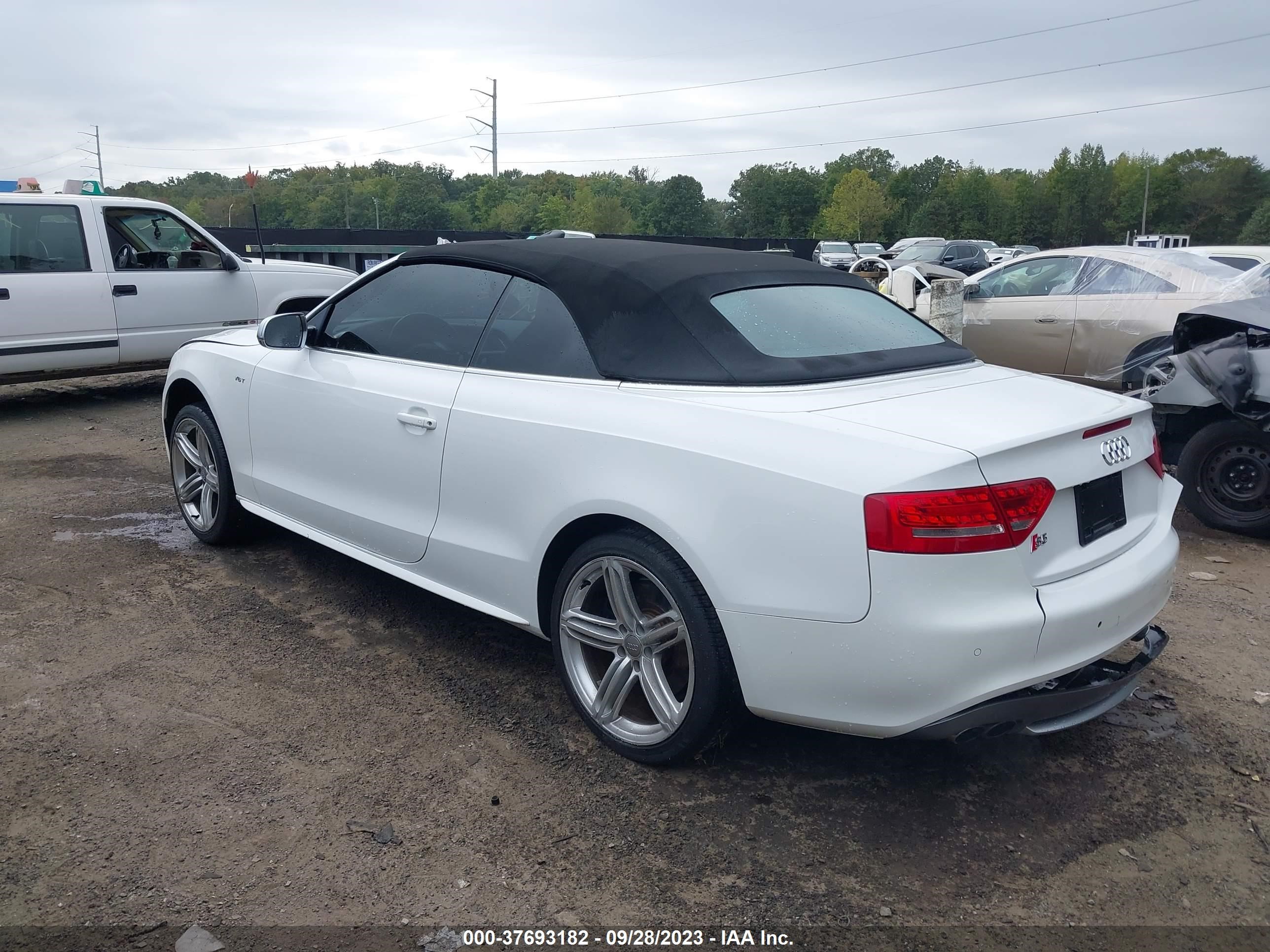 Photo 2 VIN: WAUCGAFH1BN011331 - AUDI S5 